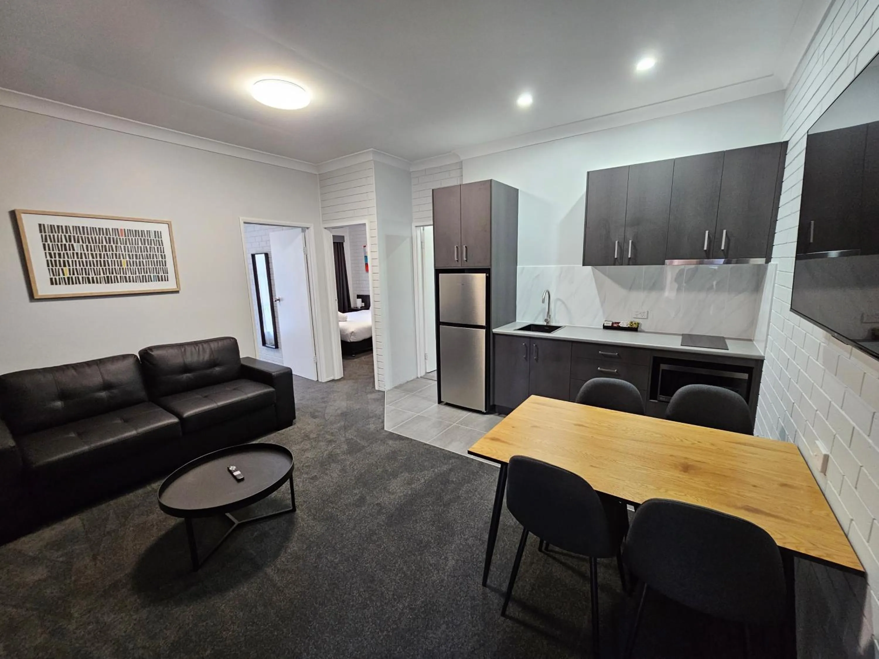 Kitchen or kitchenette in Blue Violet Motor Inn