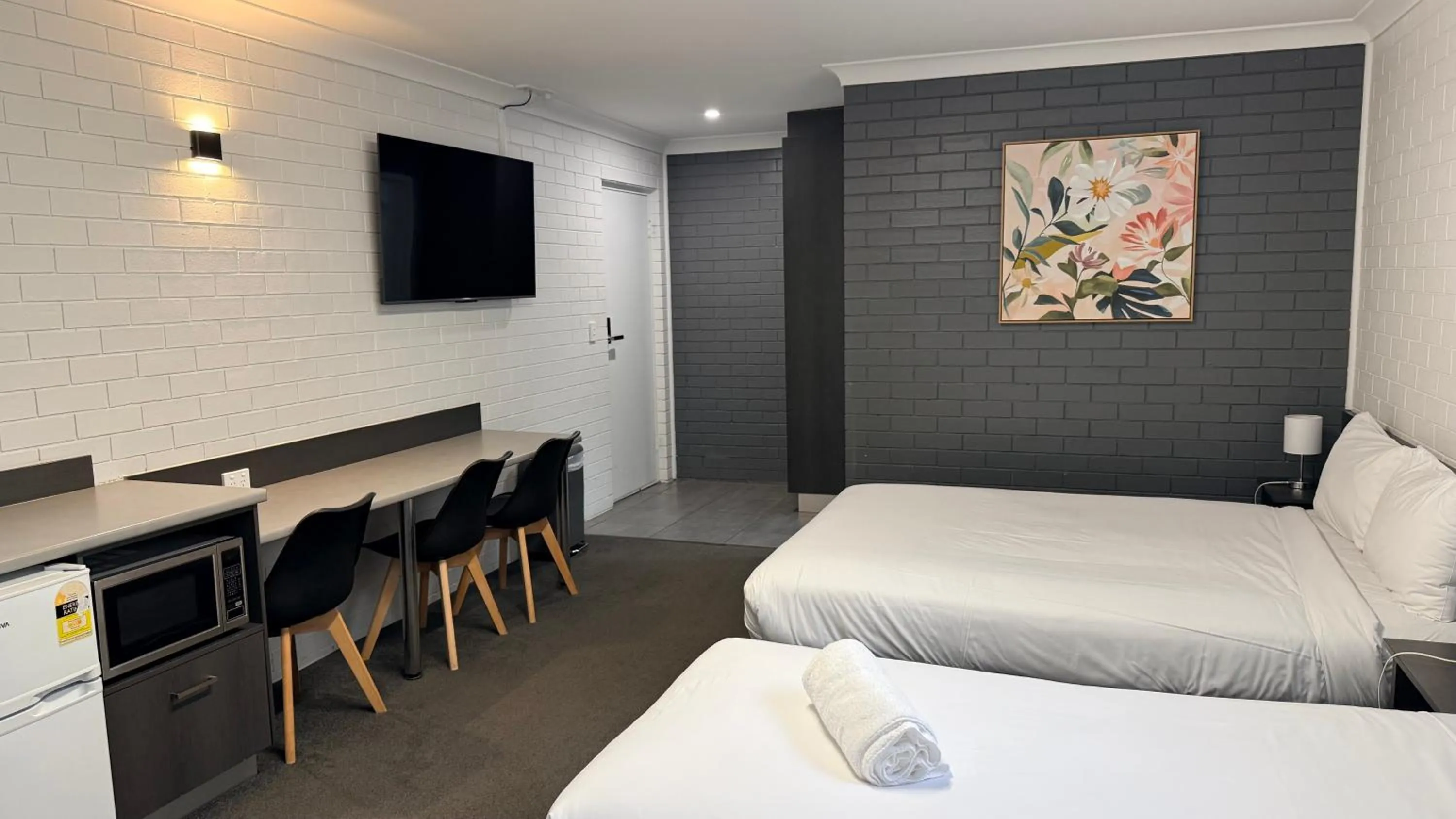 Bed in Blue Violet Motor Inn