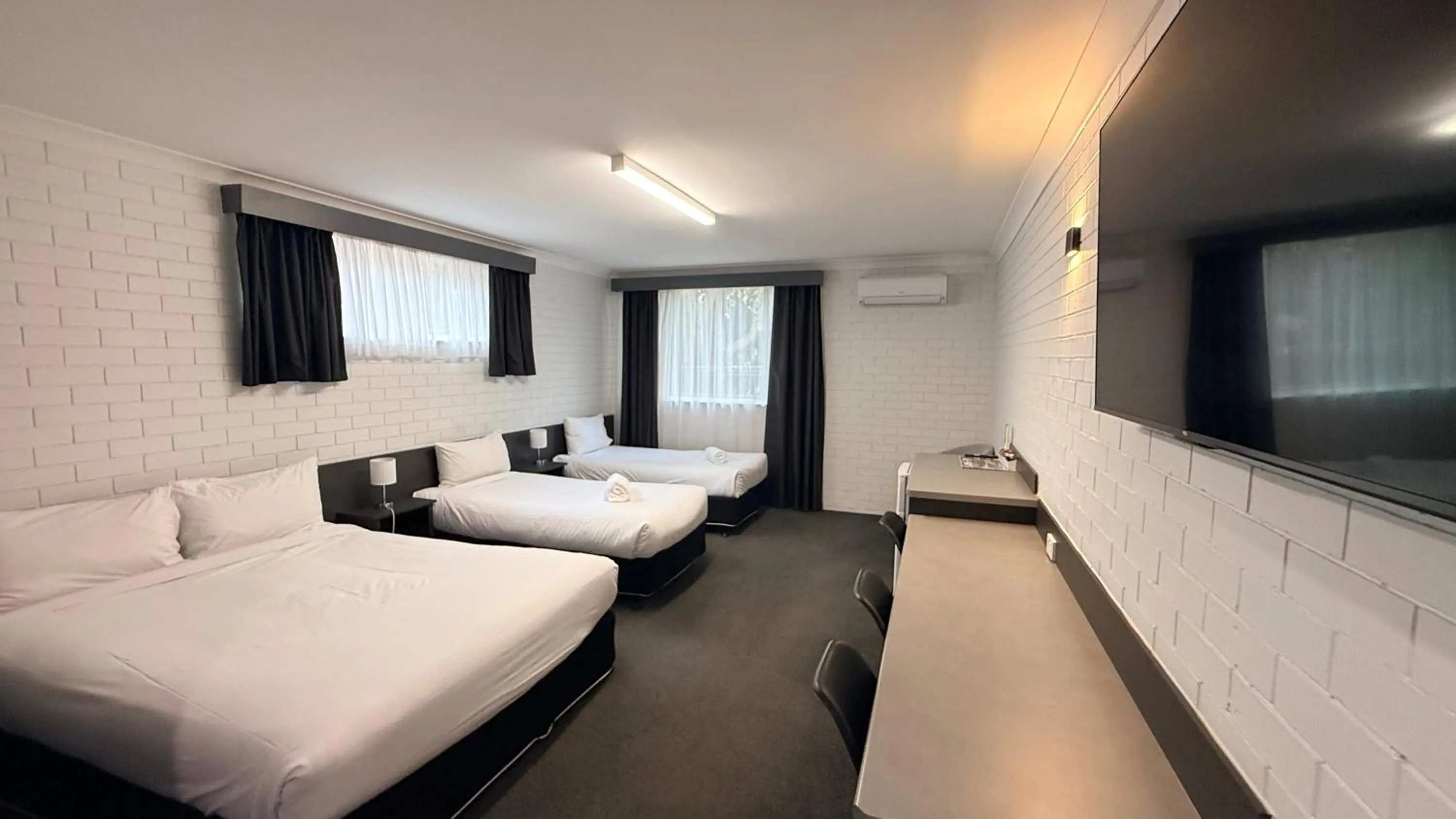 Bed in Blue Violet Motor Inn