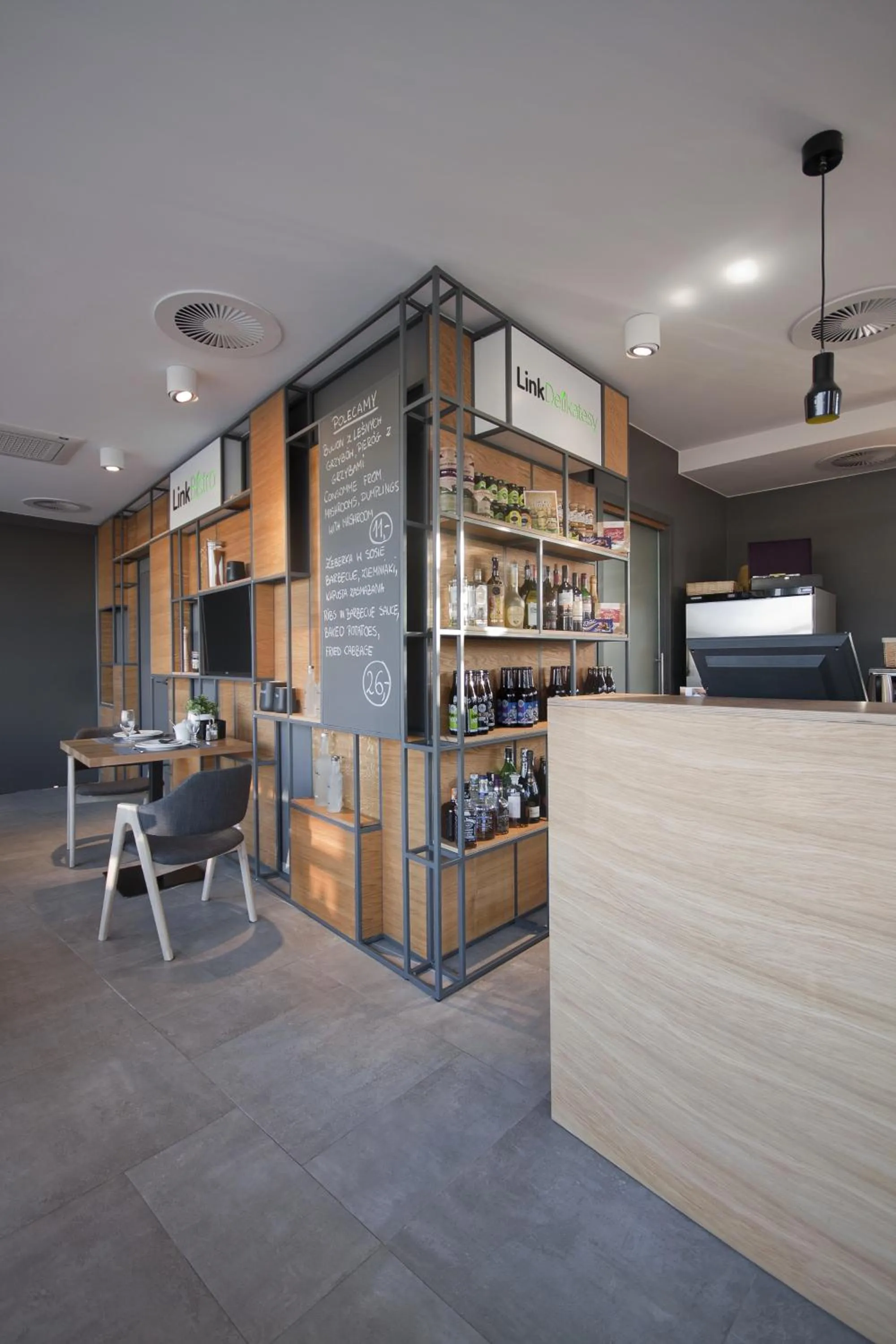 Restaurant/places to eat in Link Hotel