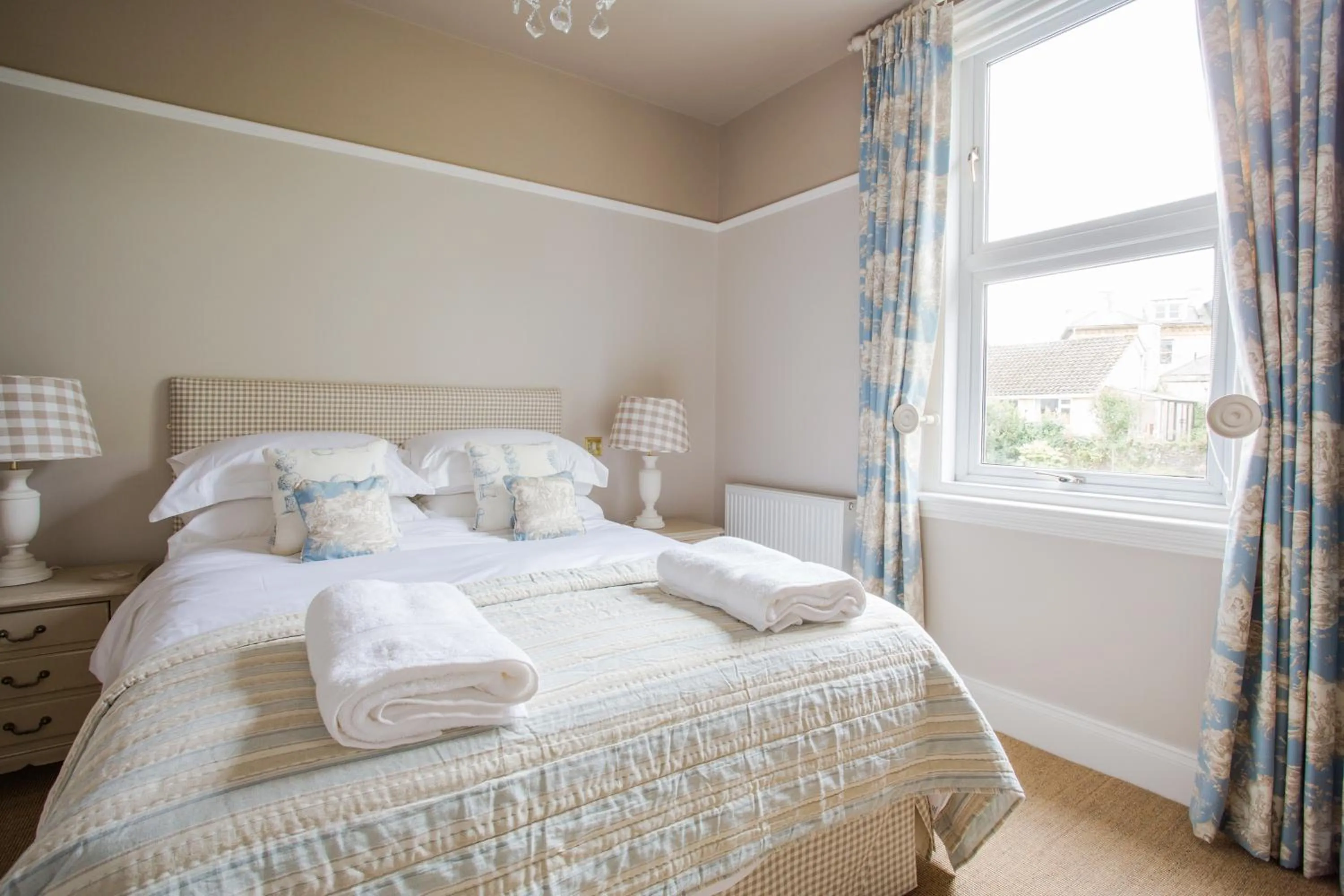 Photo of the whole room, Bed in Grays Boutique B&B