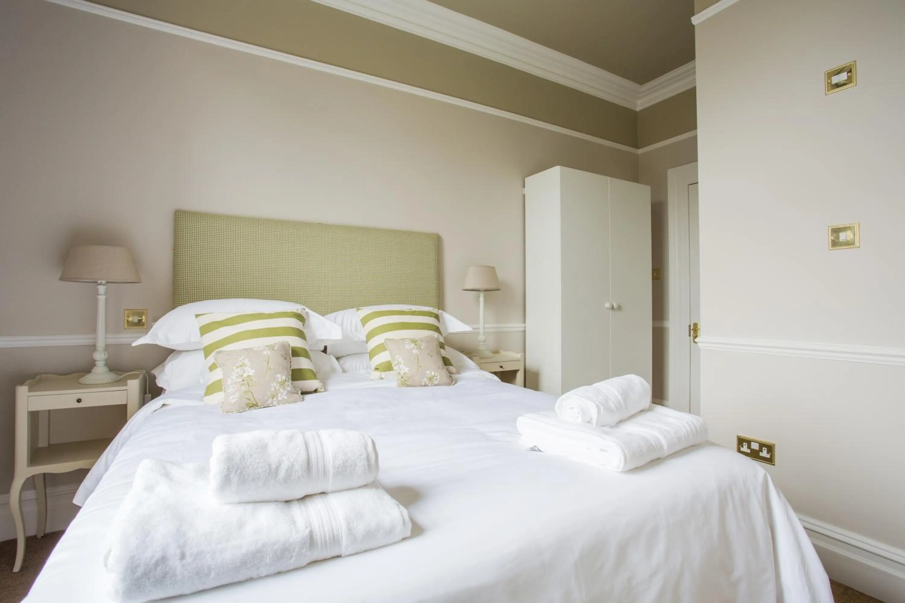 Photo of the whole room, Bed in Grays Boutique B&B