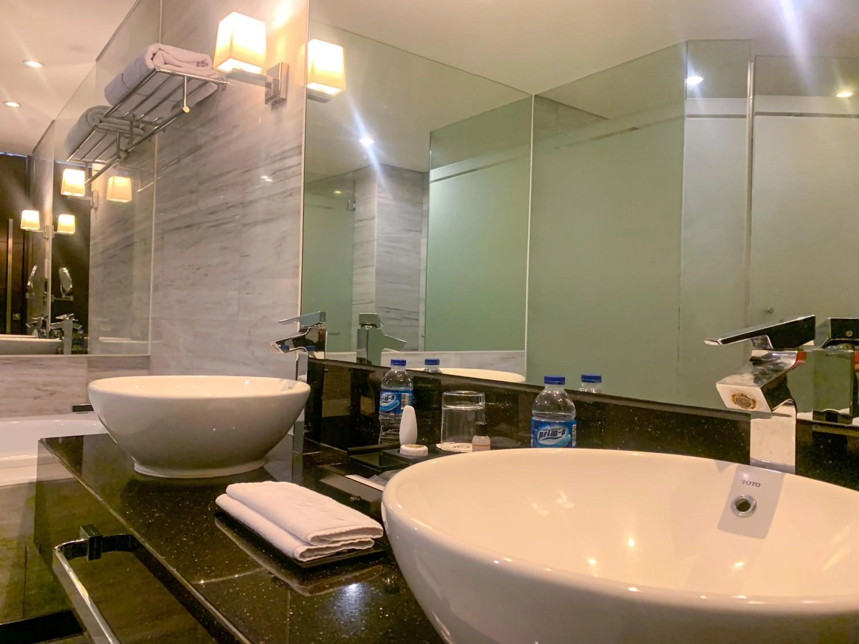 Bathroom in PO Hotel Semarang