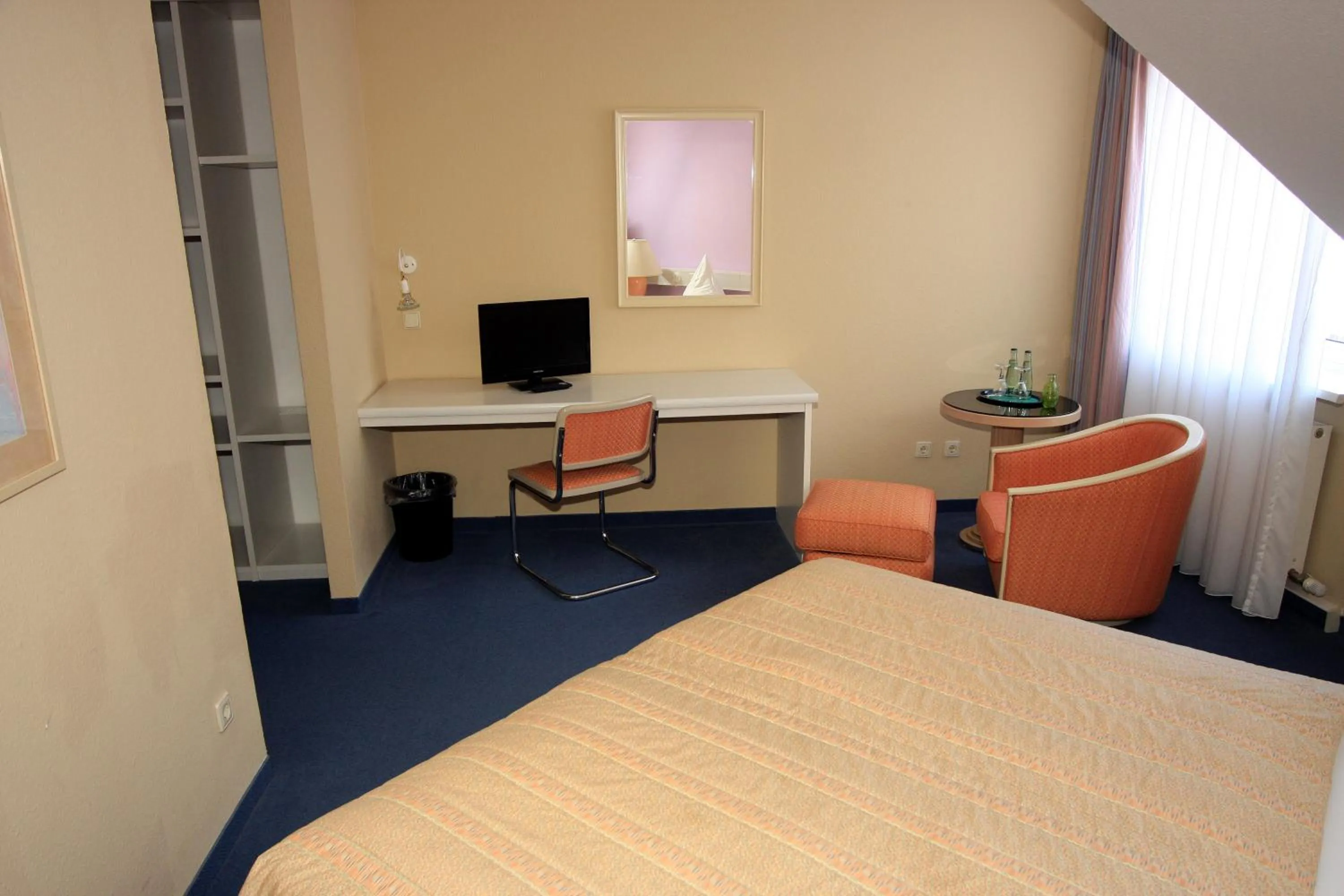 Photo of the whole room, Bed in Ilmenauer Hof