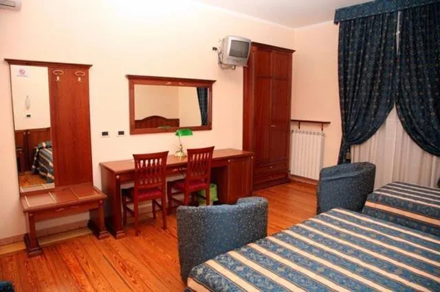 Photo of the whole room, Bed in Hotel Nizza