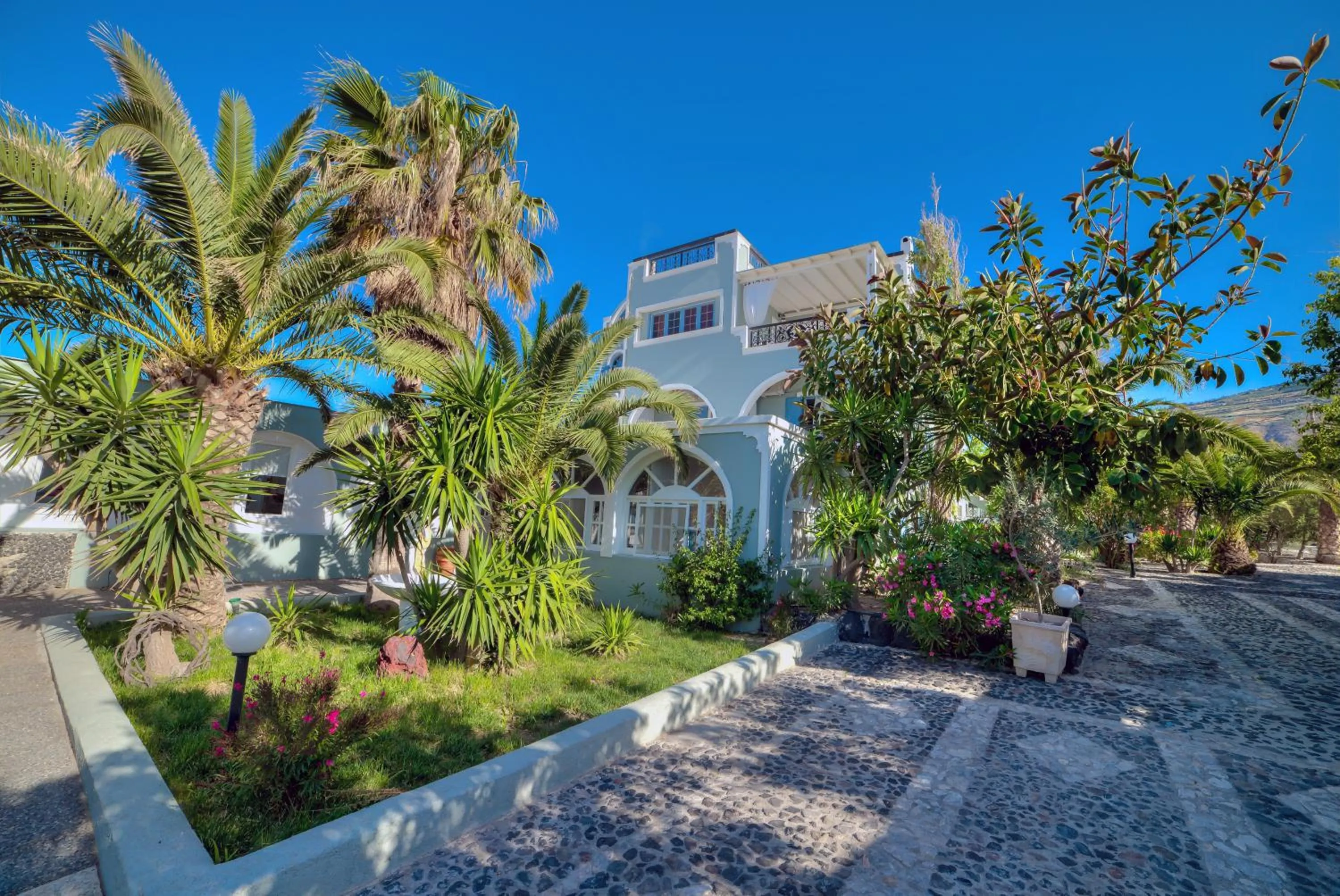 Facade/entrance in Pantheon Hotel