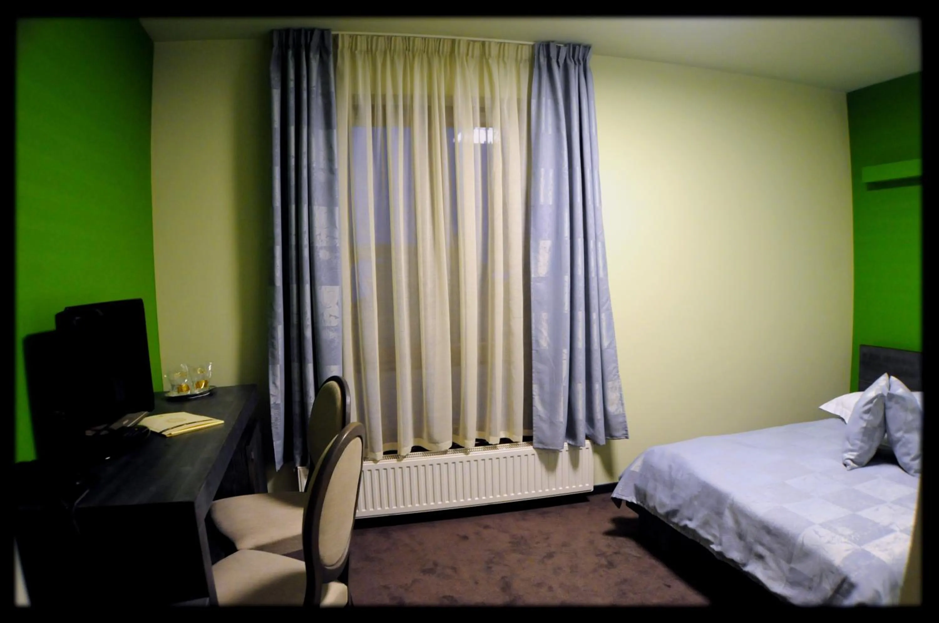 Photo of the whole room, Bed in Hotel Diafan