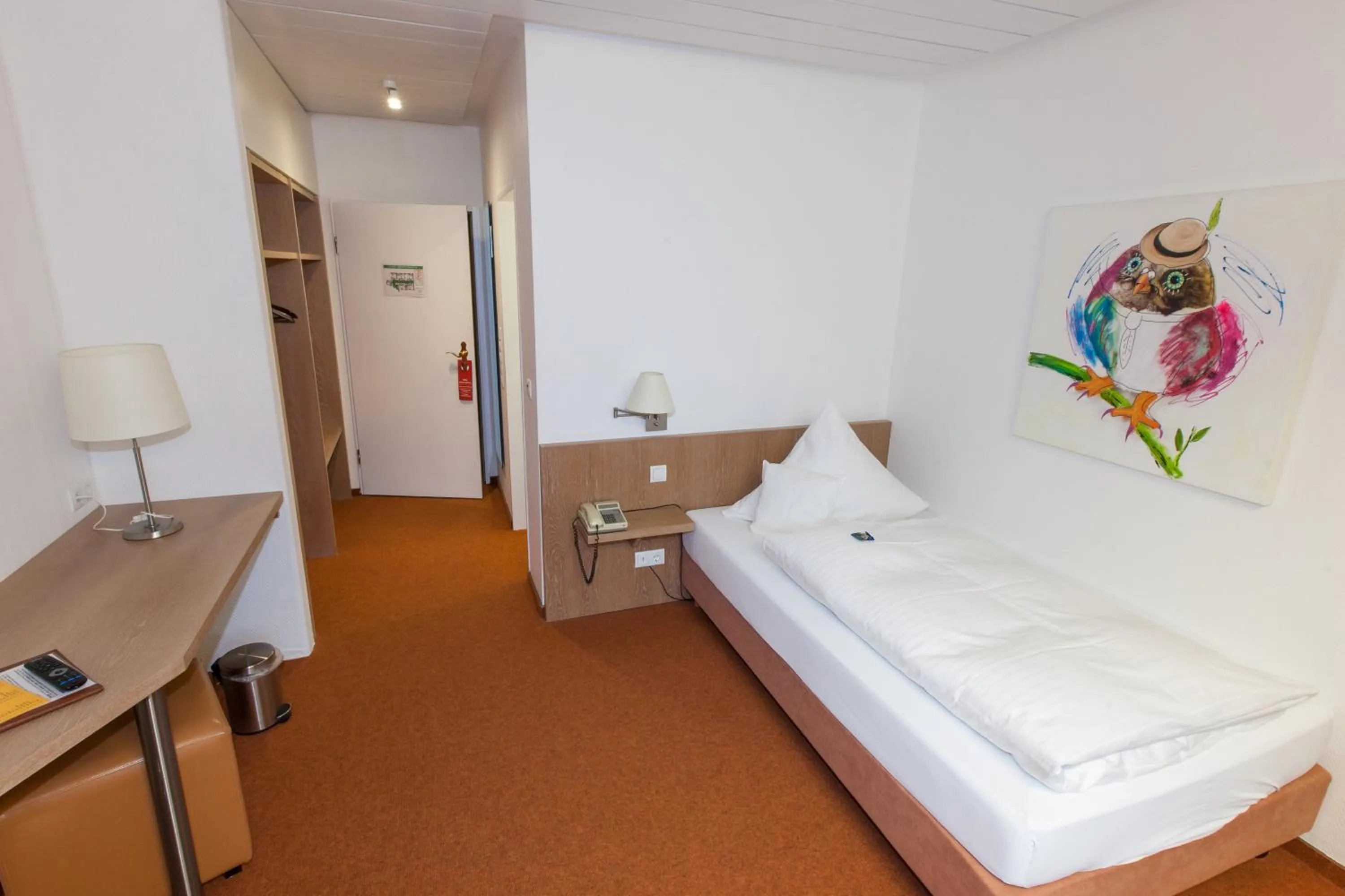 Photo of the whole room, Bed in Hotel am Springhorstsee