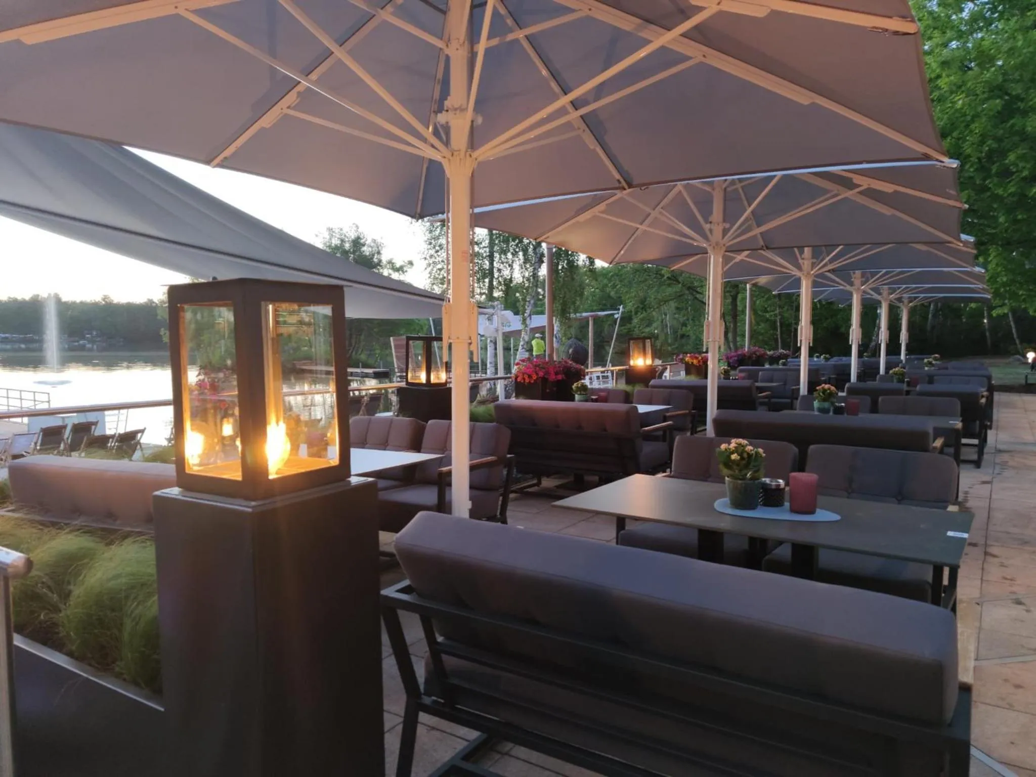 Restaurant/places to eat in Hotel am Springhorstsee