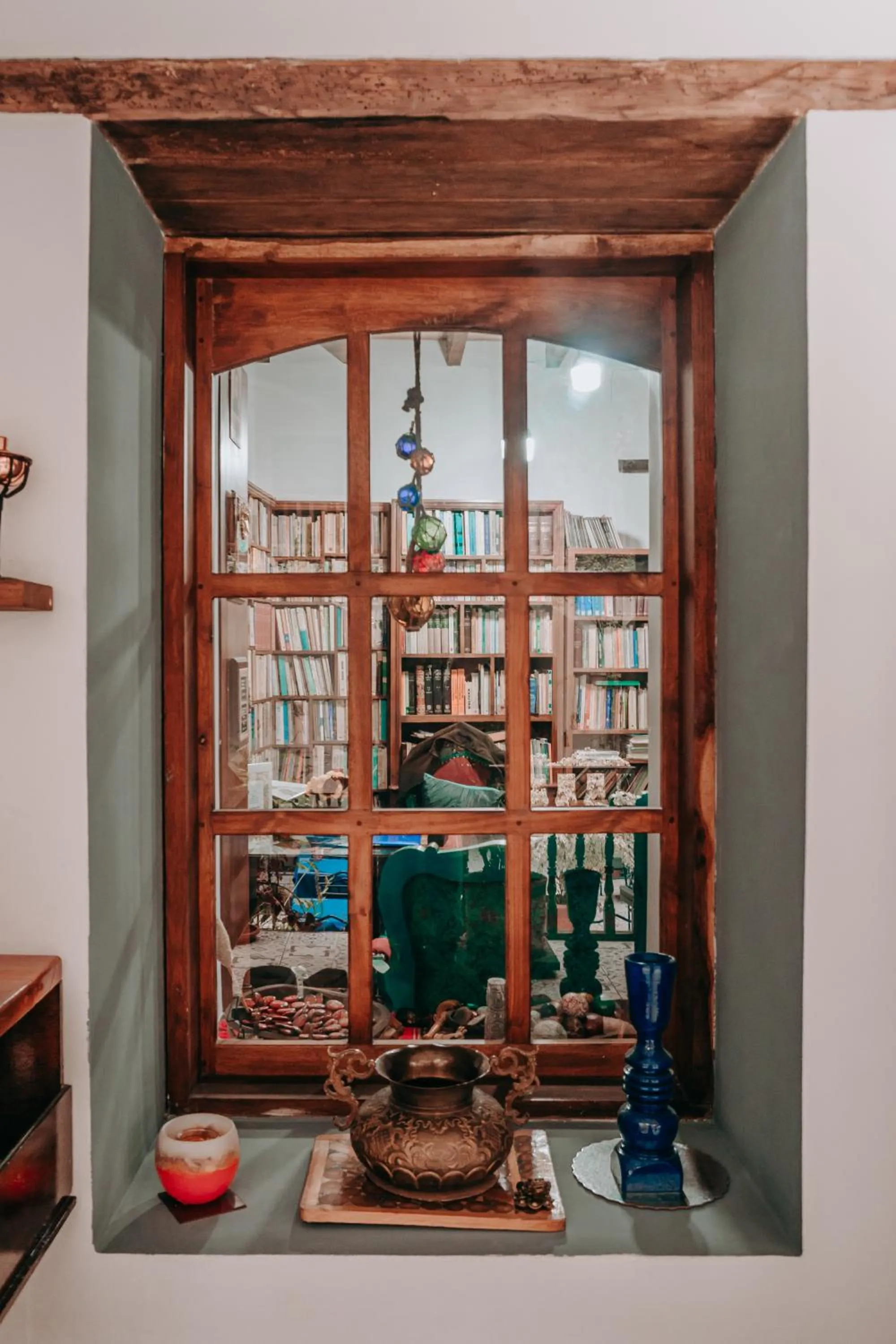 Library in Hotel Casa Alquimia