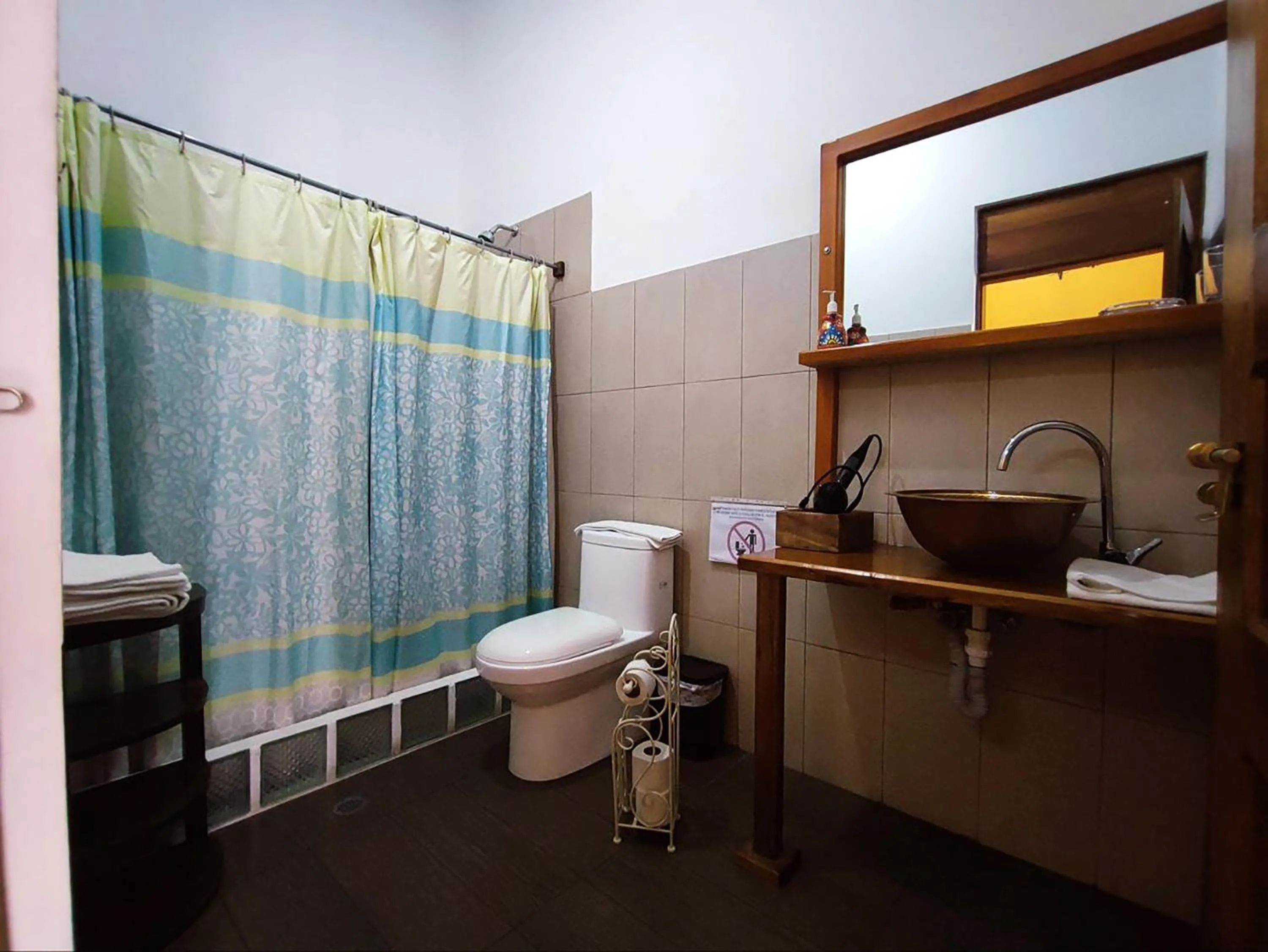 Toilet in Hotel Casa Alquimia