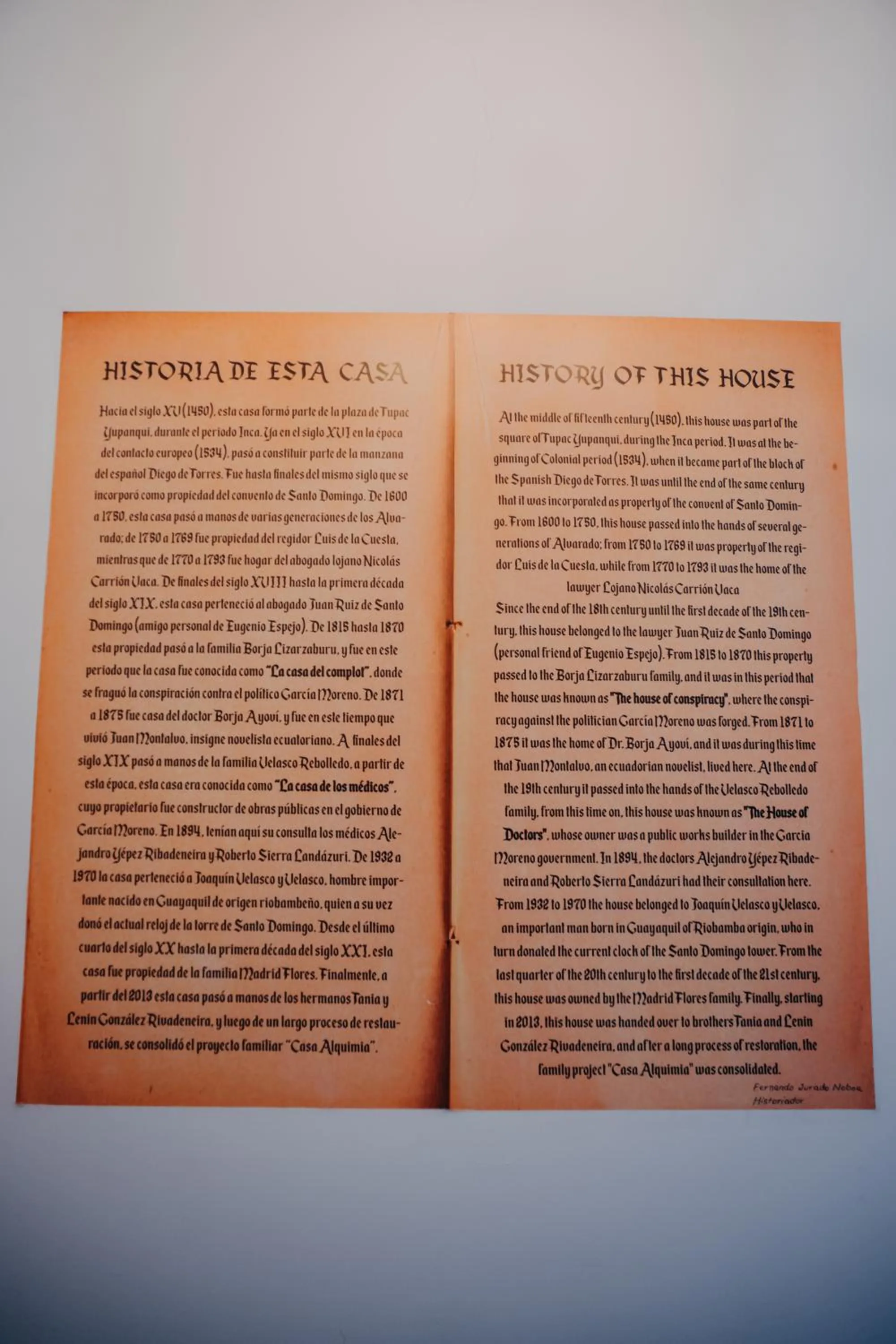 Text overlay in Hotel Casa Alquimia