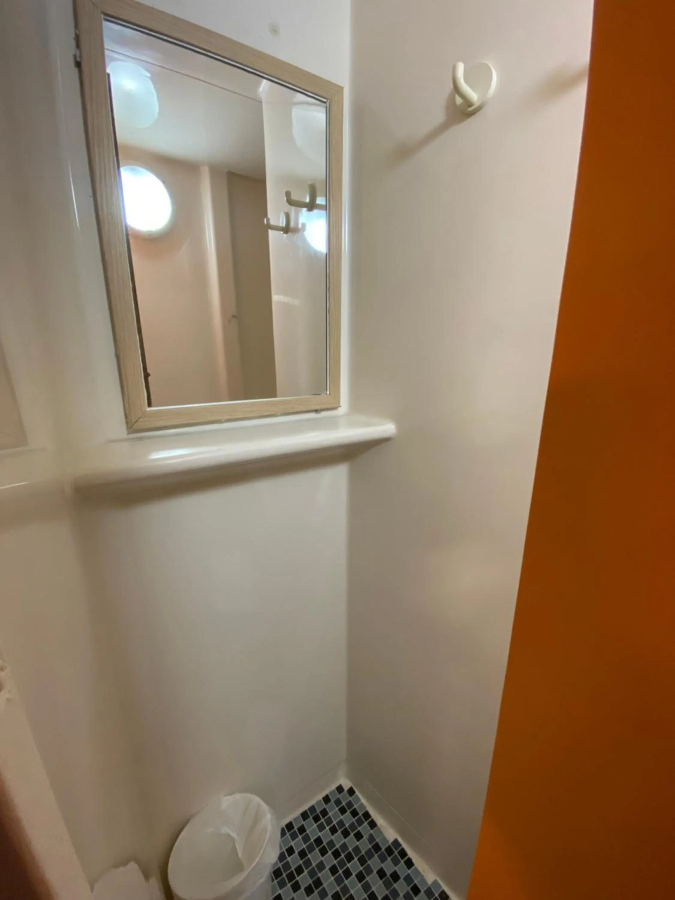 Shower in Class'Eco Chambly