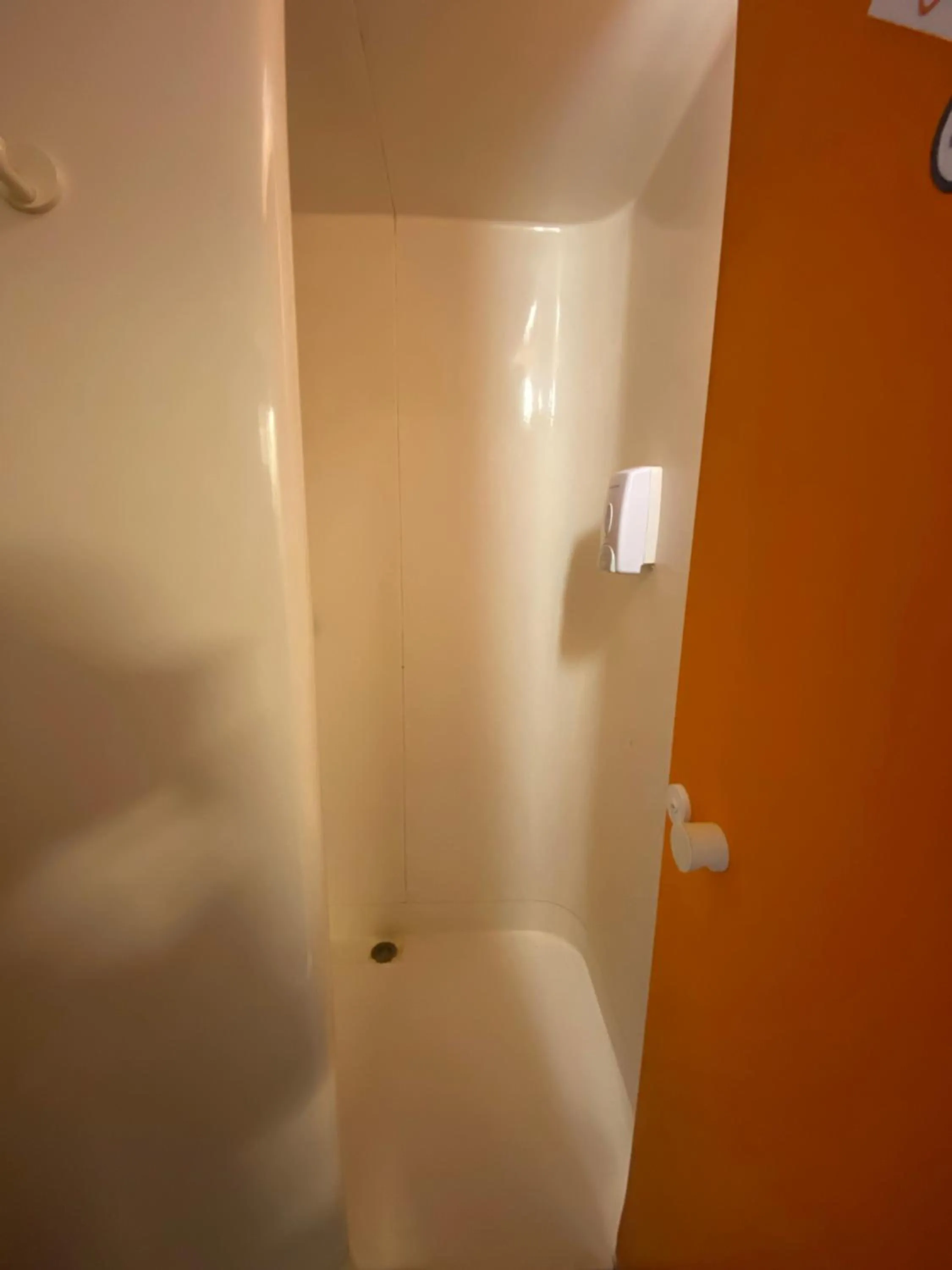 Shower in Class'Eco Chambly