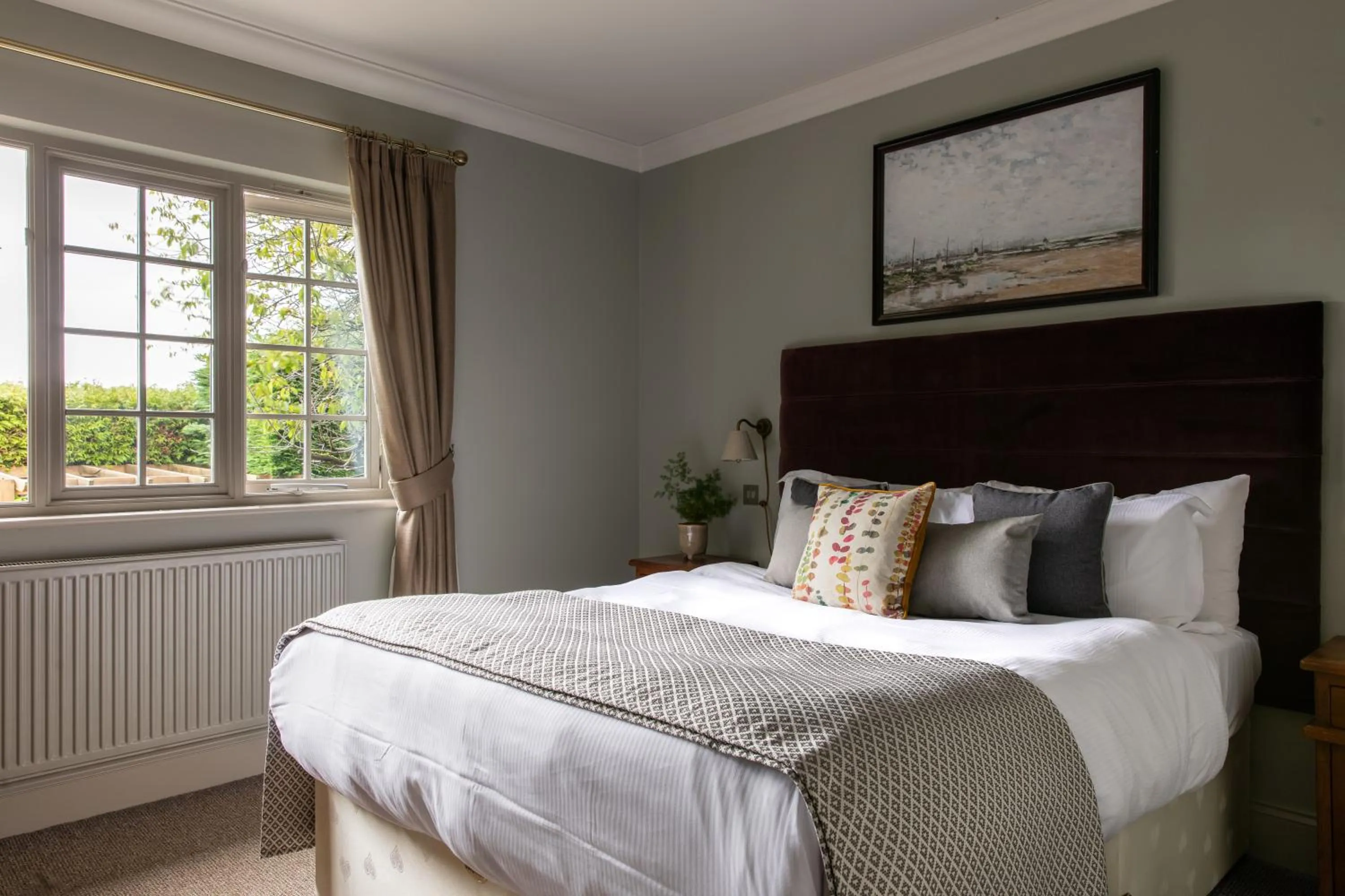 Bedroom, Bed in The Carpenters Arms