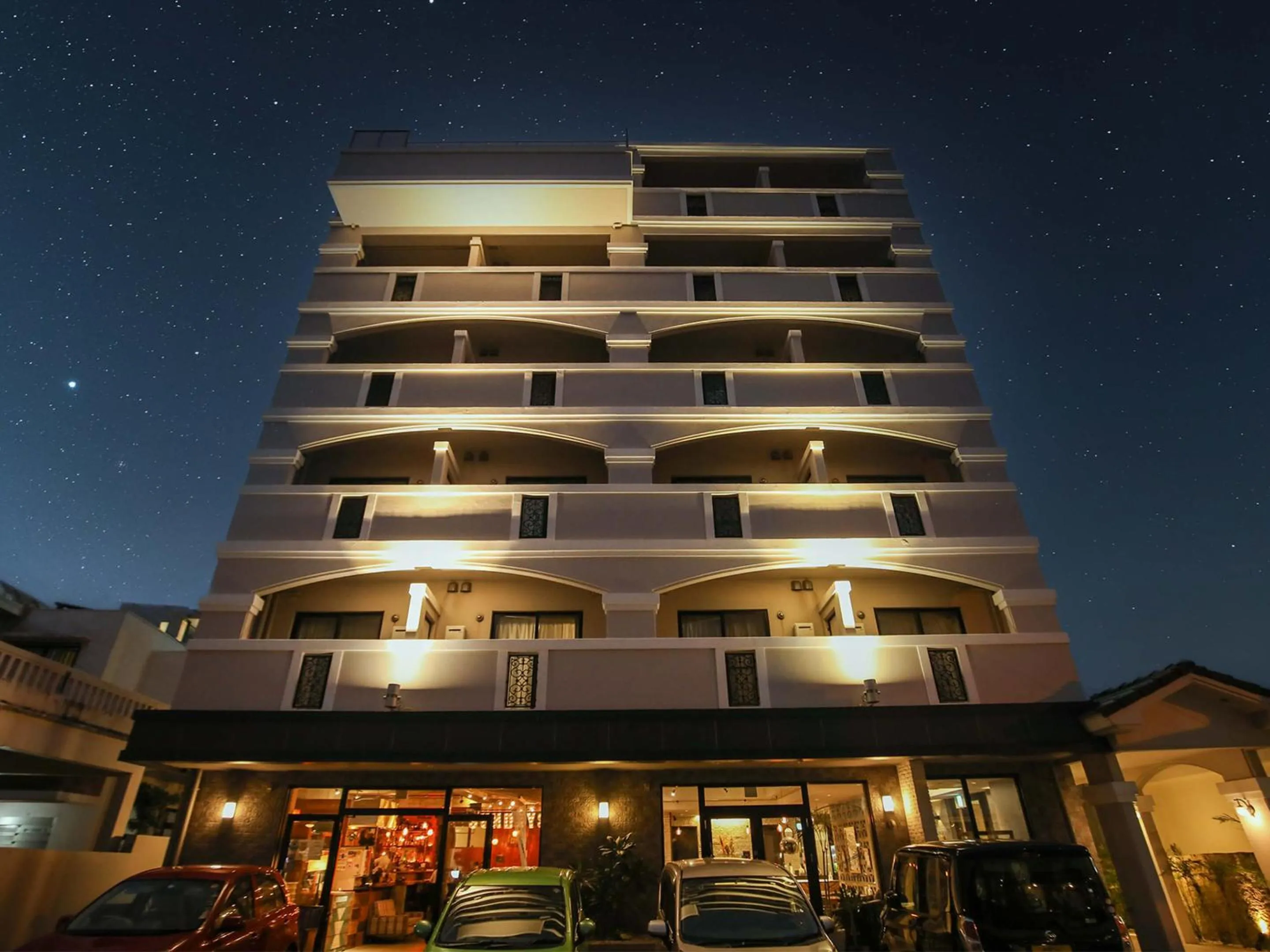 Facade/entrance in Hotel 385