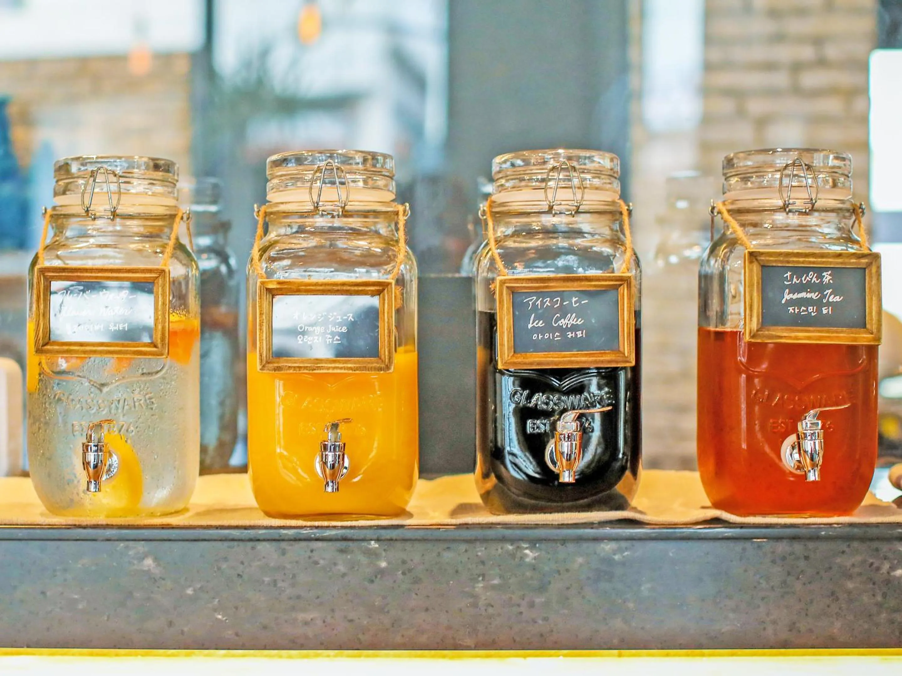 Breakfast in Hotel 385