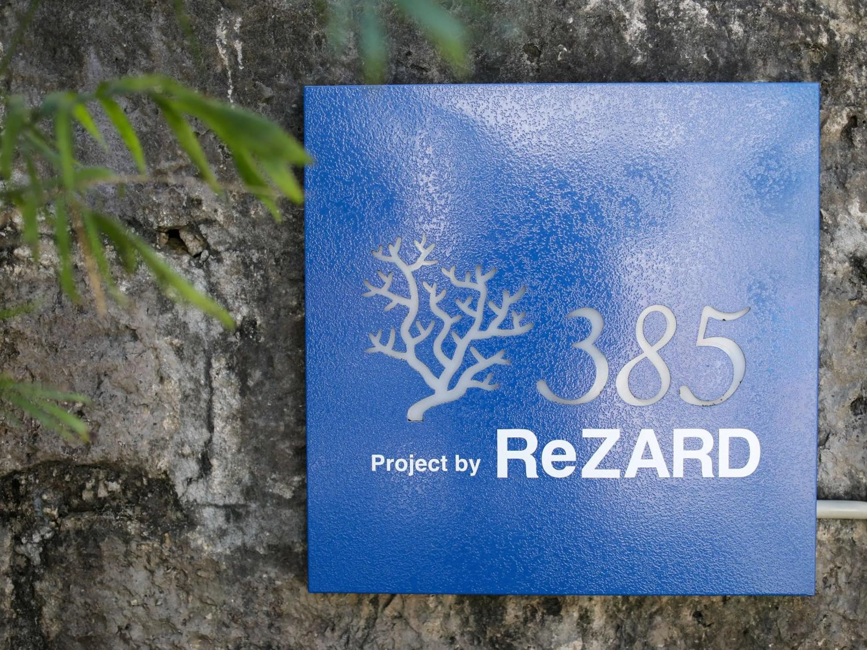 Property logo or sign in Hotel 385