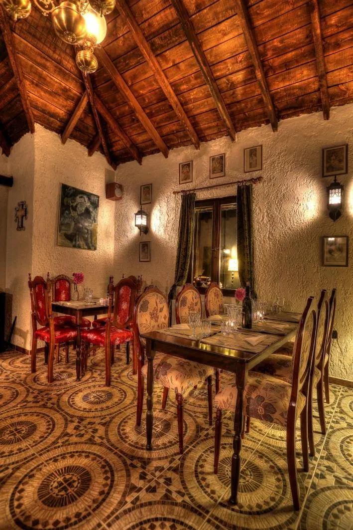 Restaurant/places to eat in Chateaux Constantin Agistro