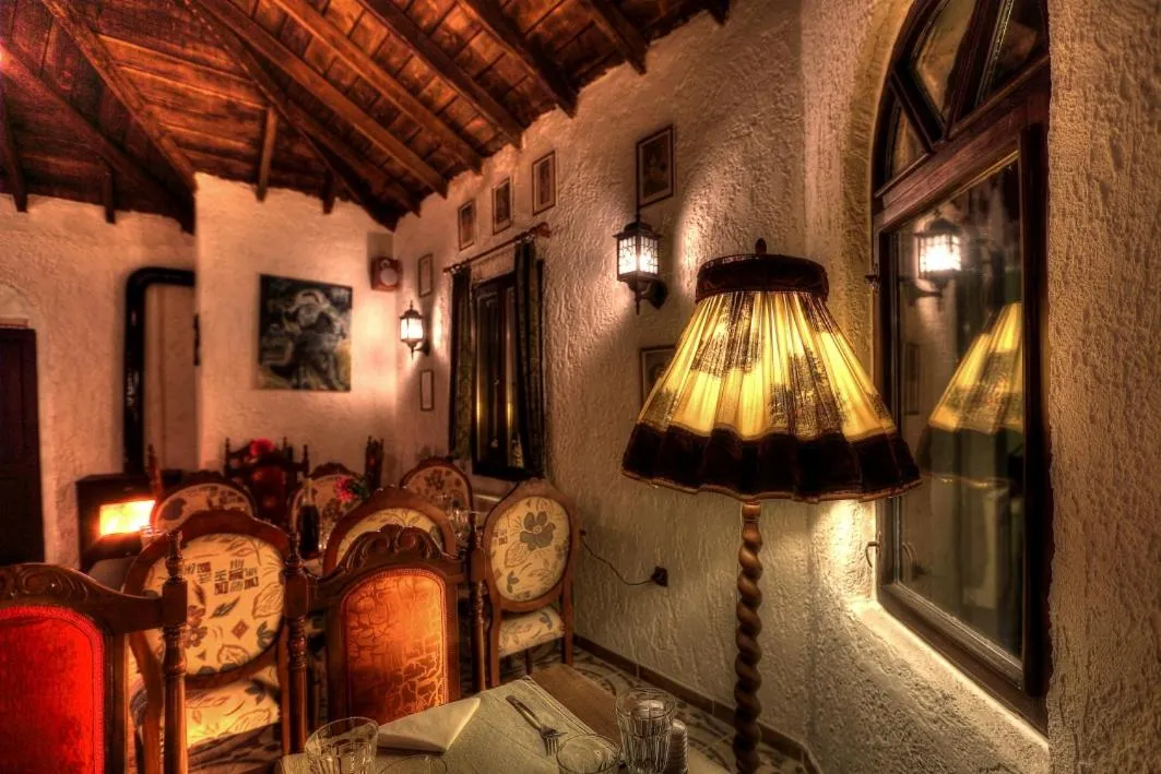 Restaurant/places to eat in Chateaux Constantin Agistro