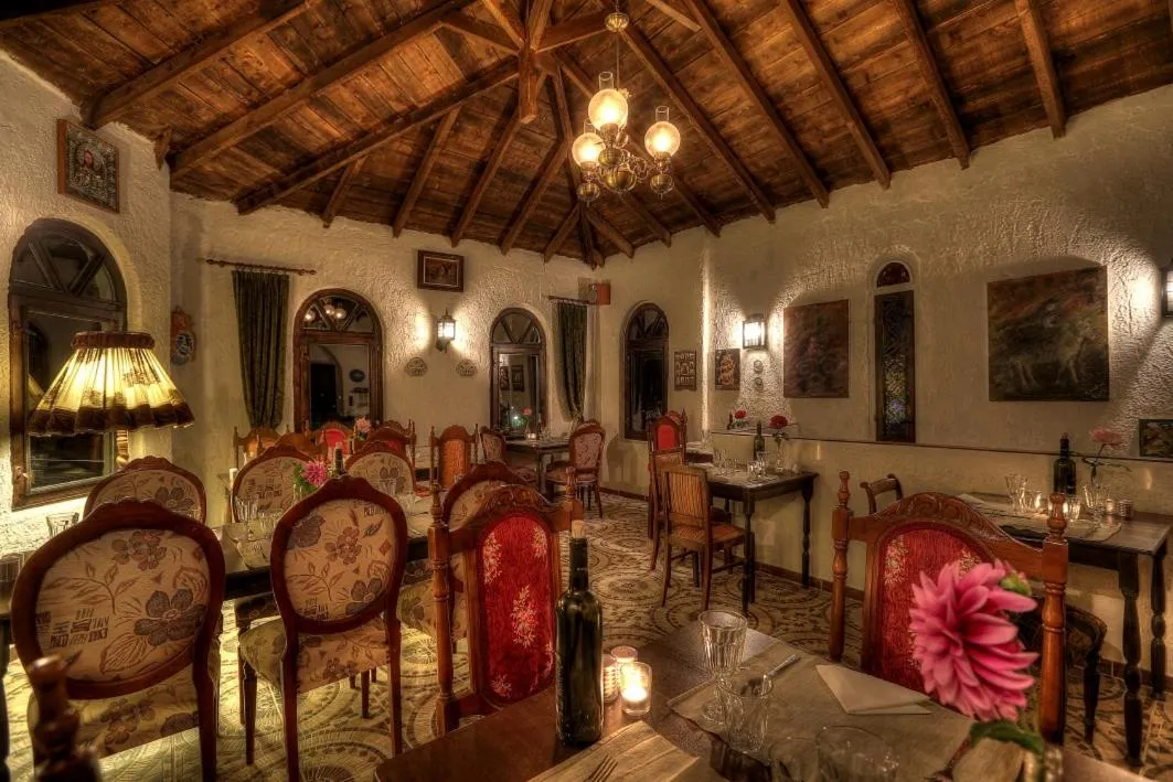 Restaurant/places to eat in Chateaux Constantin Agistro