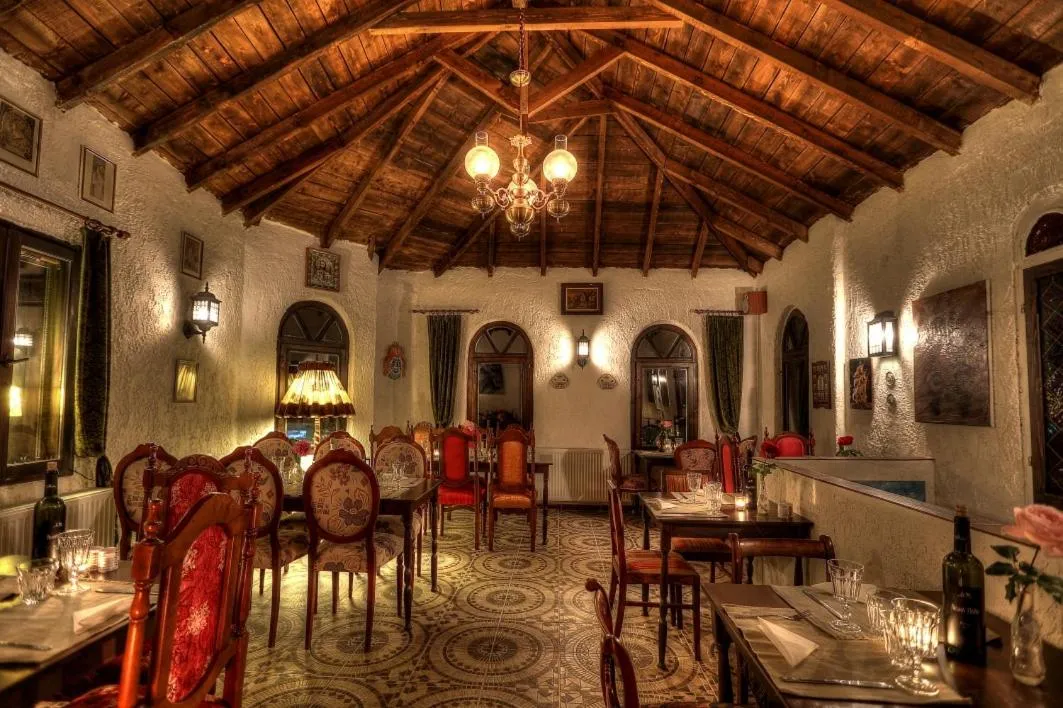 Restaurant/places to eat in Chateaux Constantin Agistro