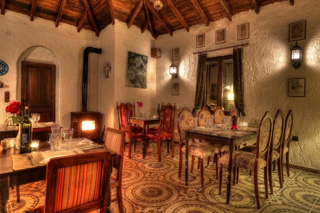 Restaurant/places to eat in Chateaux Constantin Agistro