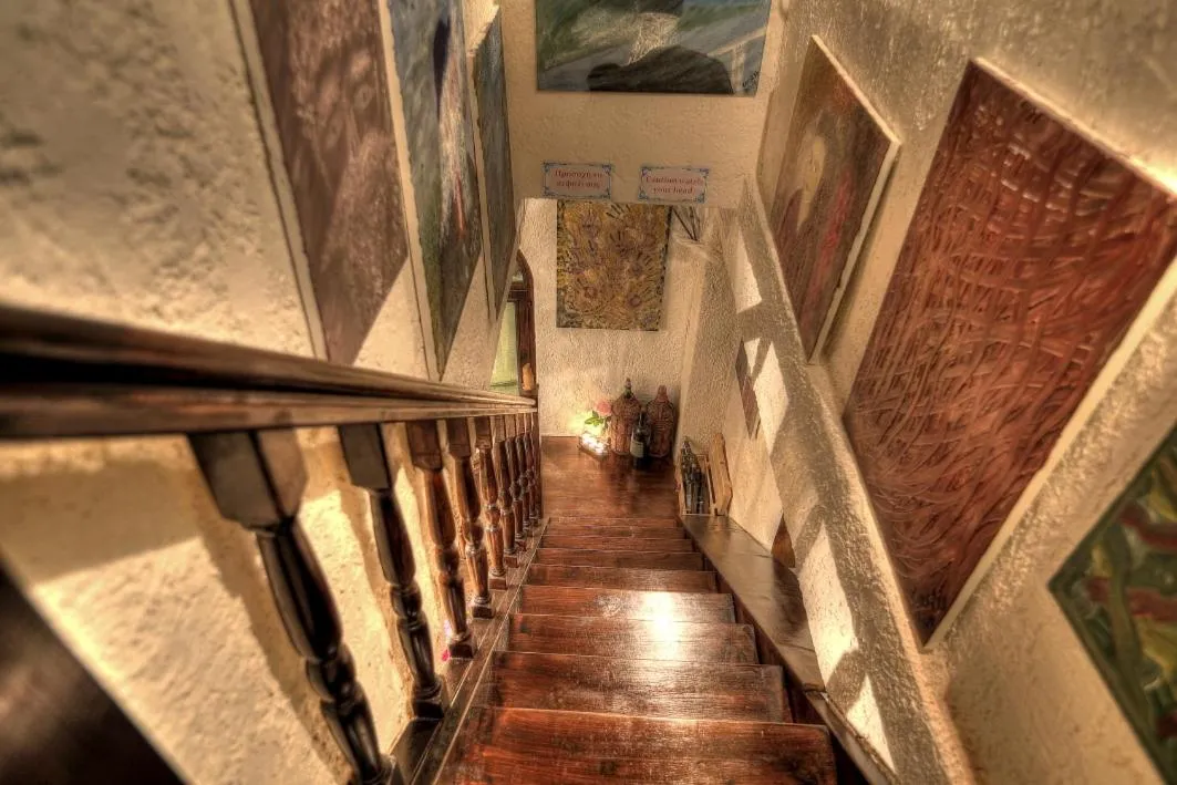 Restaurant/places to eat in Chateaux Constantin Agistro