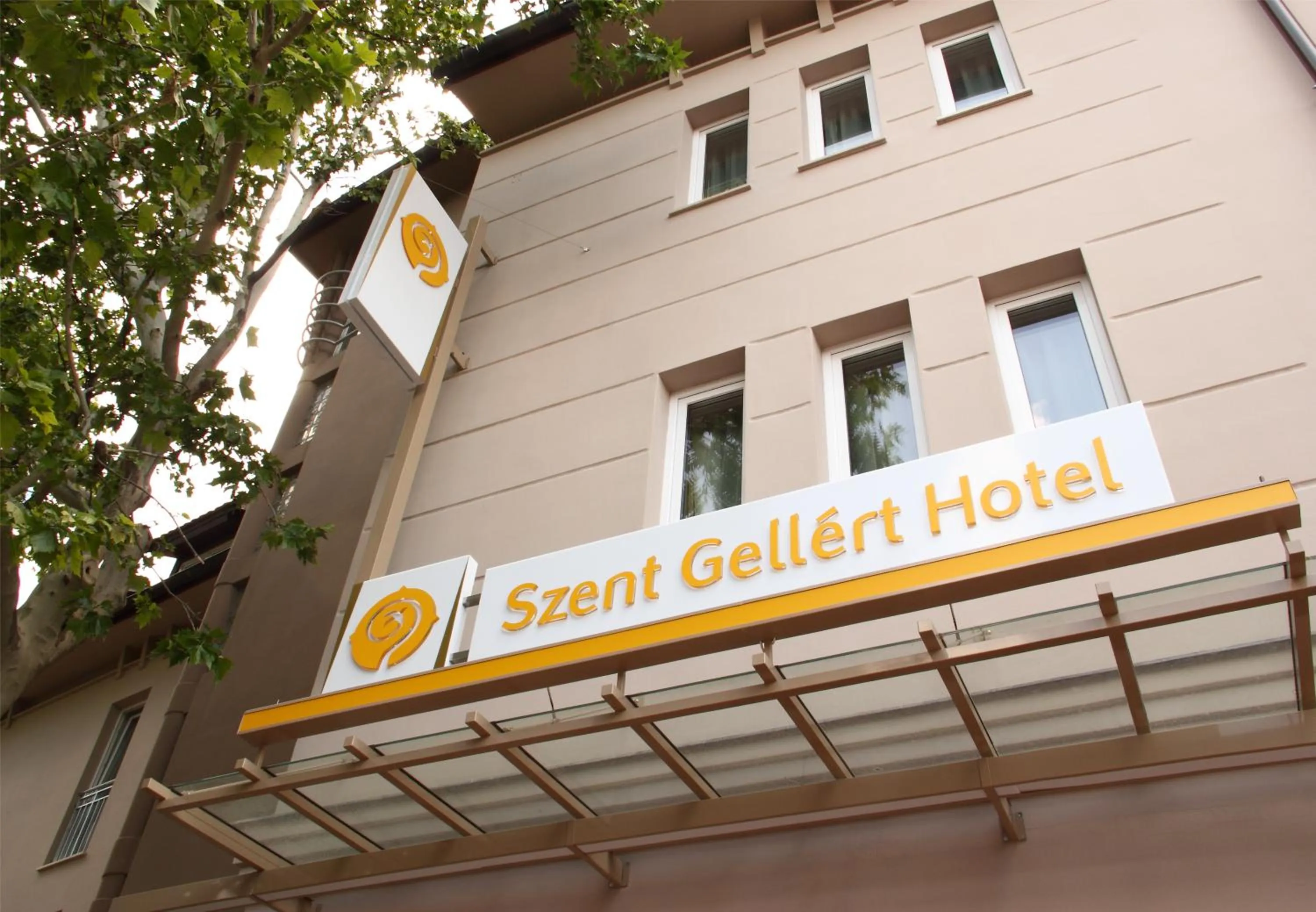 Facade/entrance in Szent Gellért Hotel