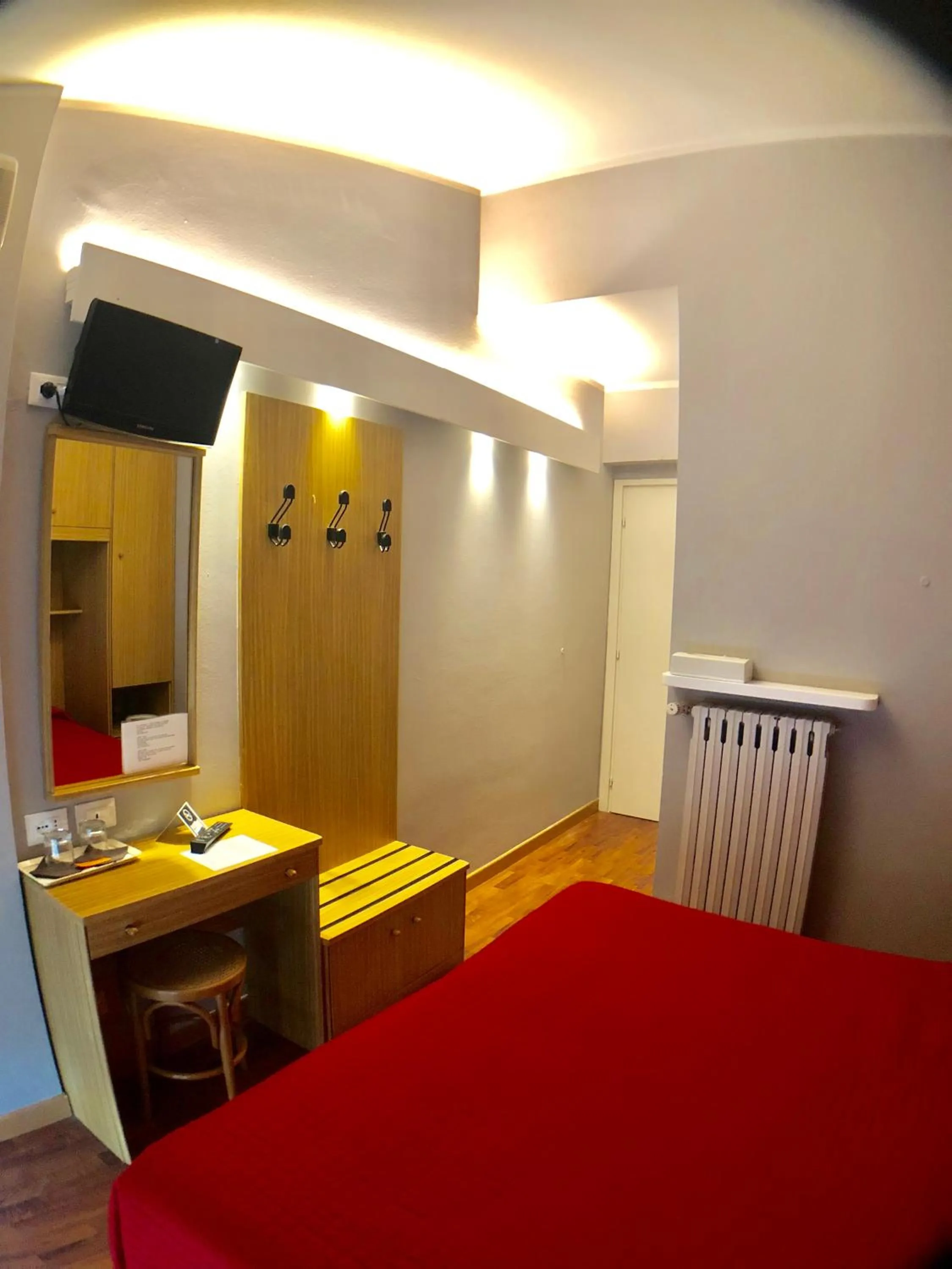 TV and multimedia, Bed in Hotel La Bussola