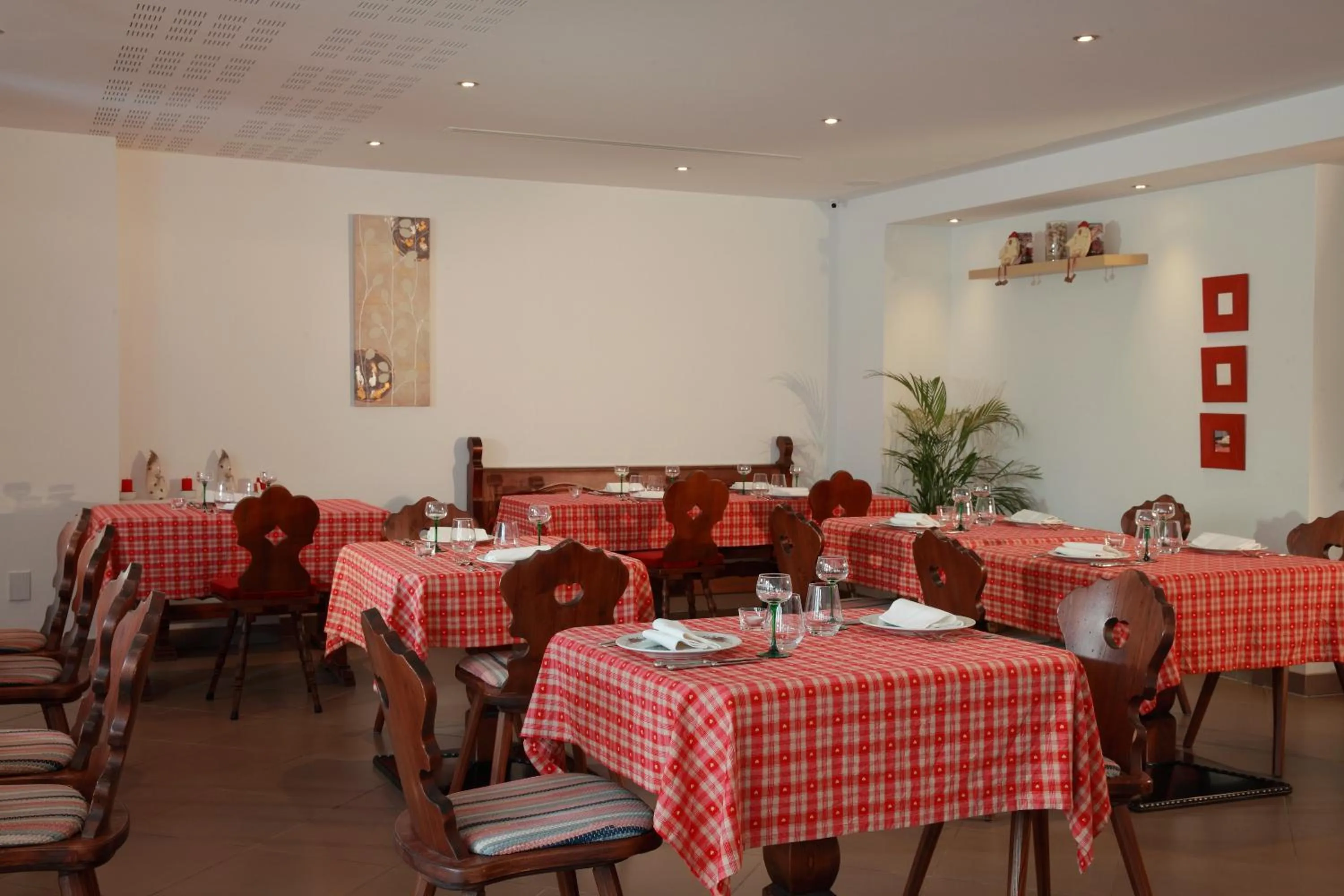 Restaurant/places to eat in Les Portes de la Vallee