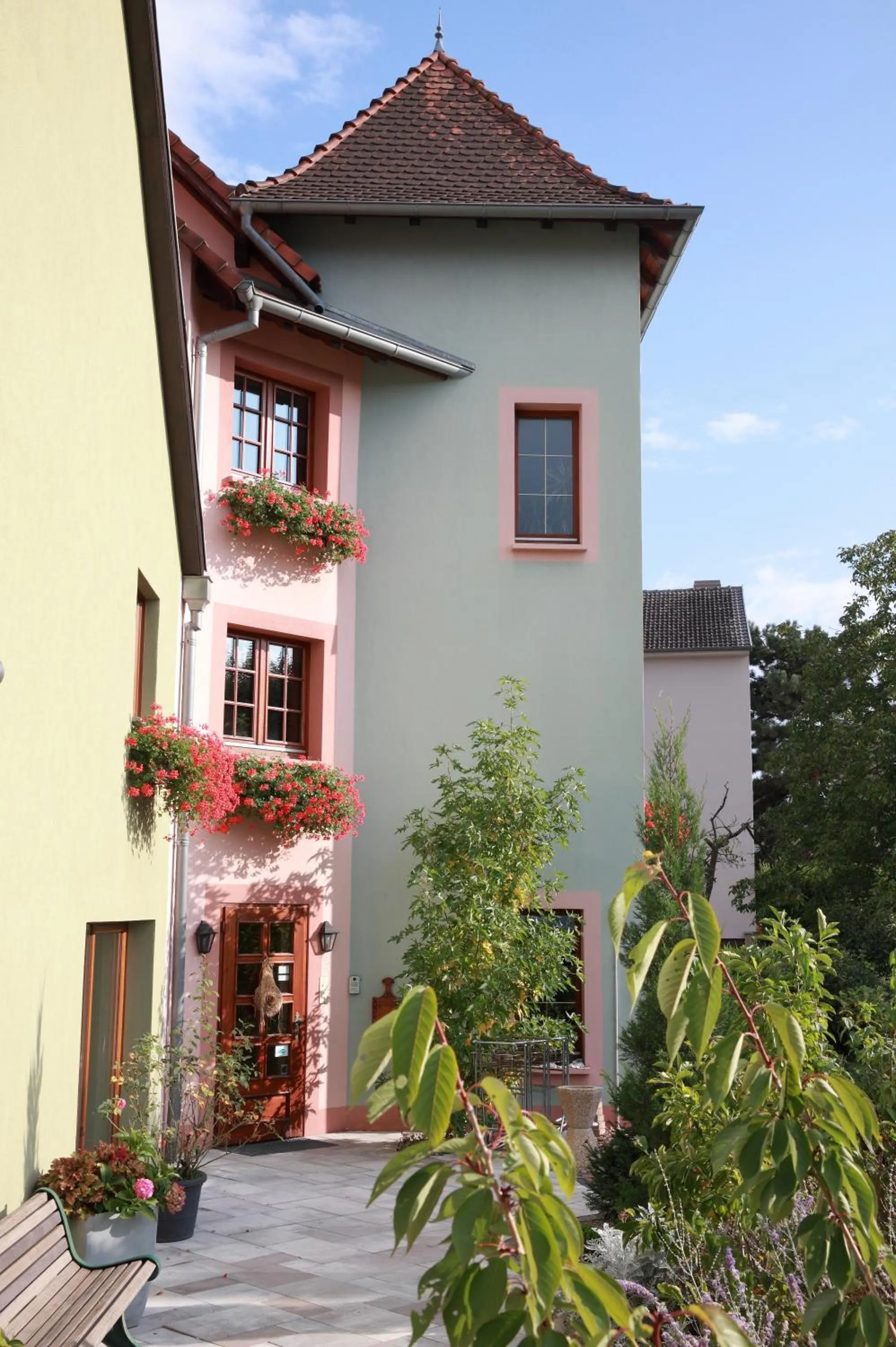Facade/entrance in Les Portes de la Vallee