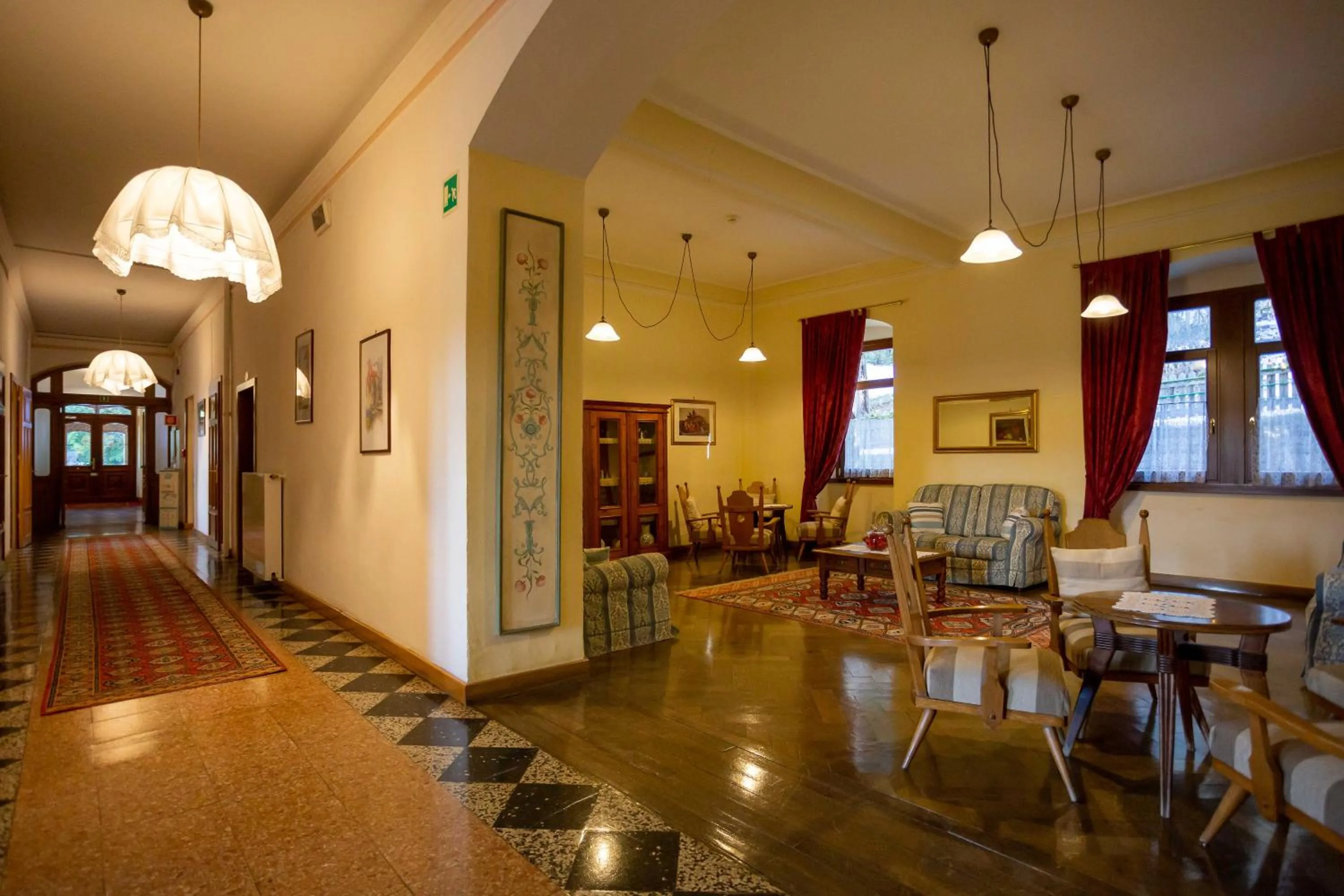 Seating area in Hotel Salegg