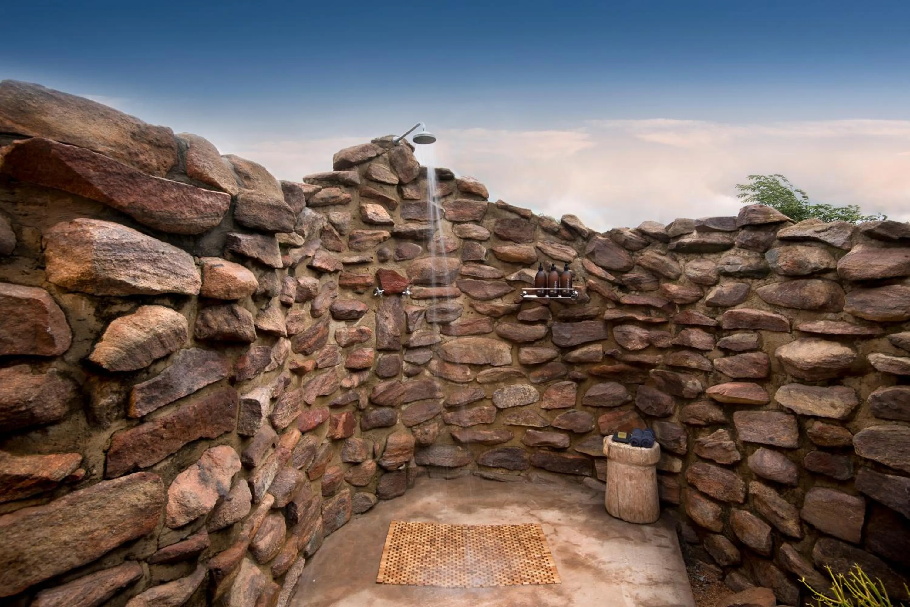 Shower in MHONDORO SAFARI LODGE & VILLA