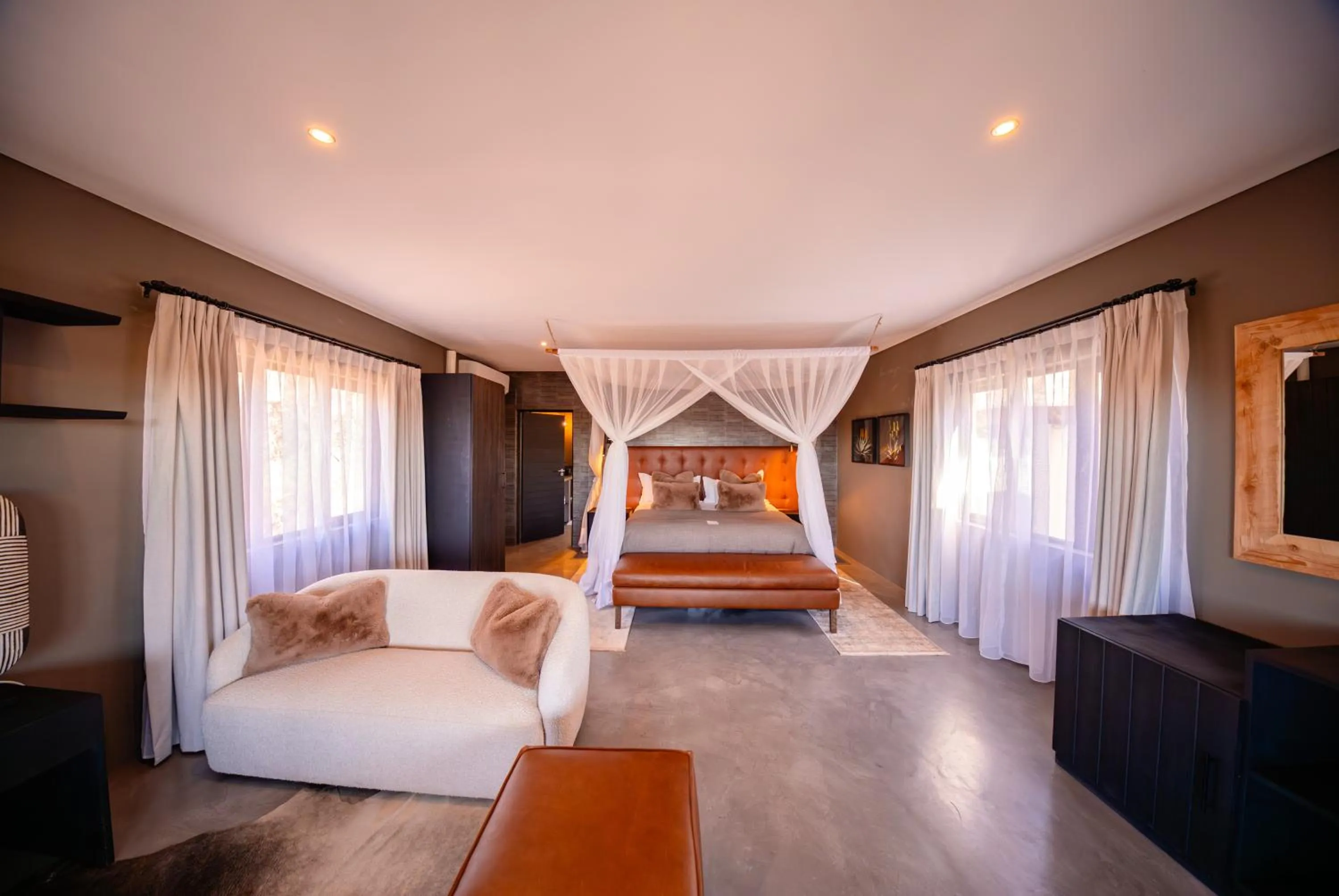 Bed in MHONDORO SAFARI LODGE & VILLA