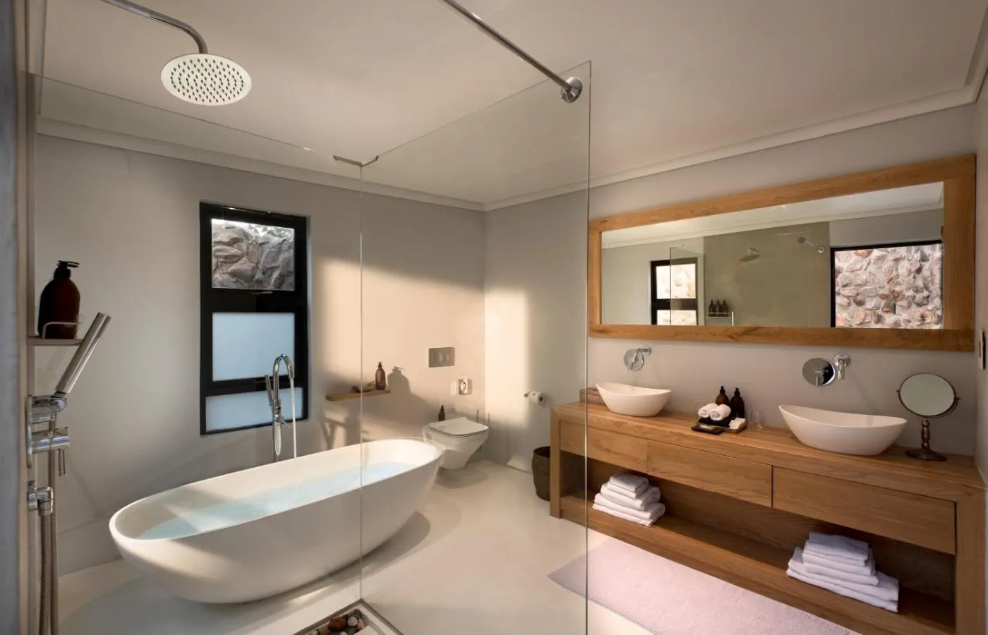 Shower in MHONDORO SAFARI LODGE & VILLA