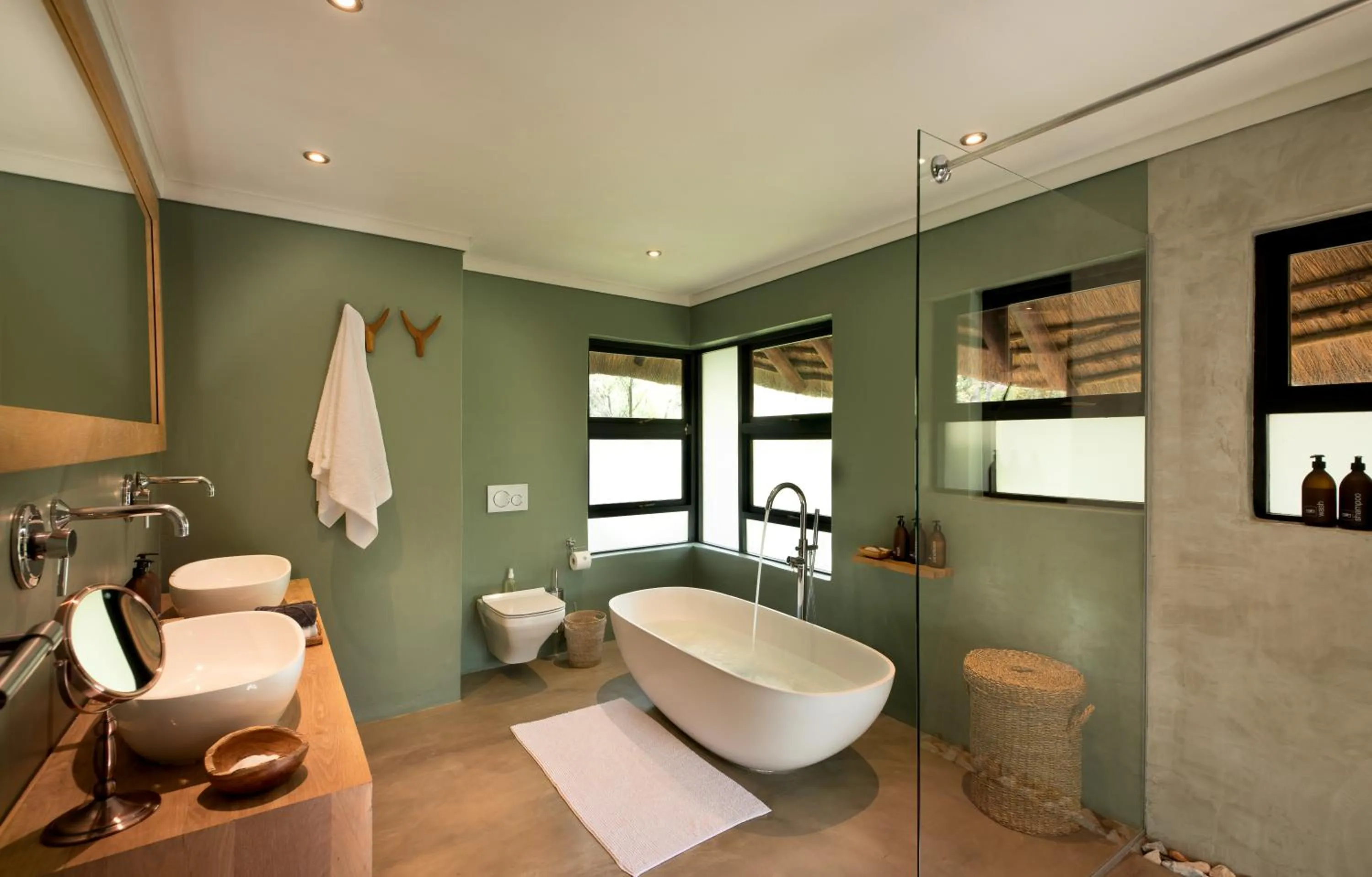 Shower in MHONDORO SAFARI LODGE & VILLA