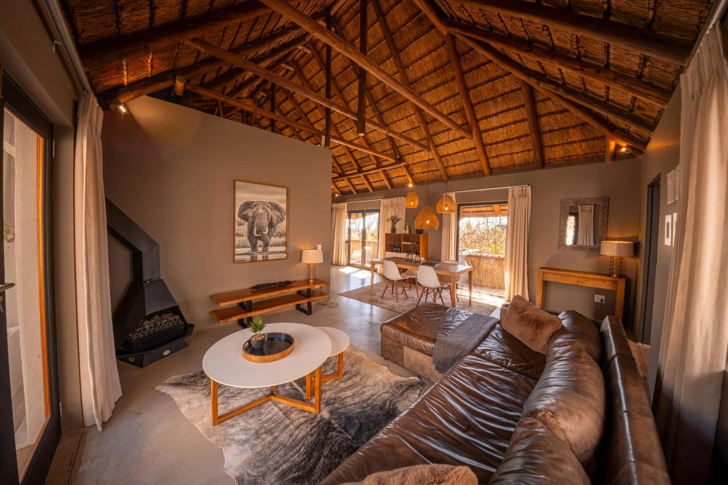Living room in MHONDORO SAFARI LODGE & VILLA