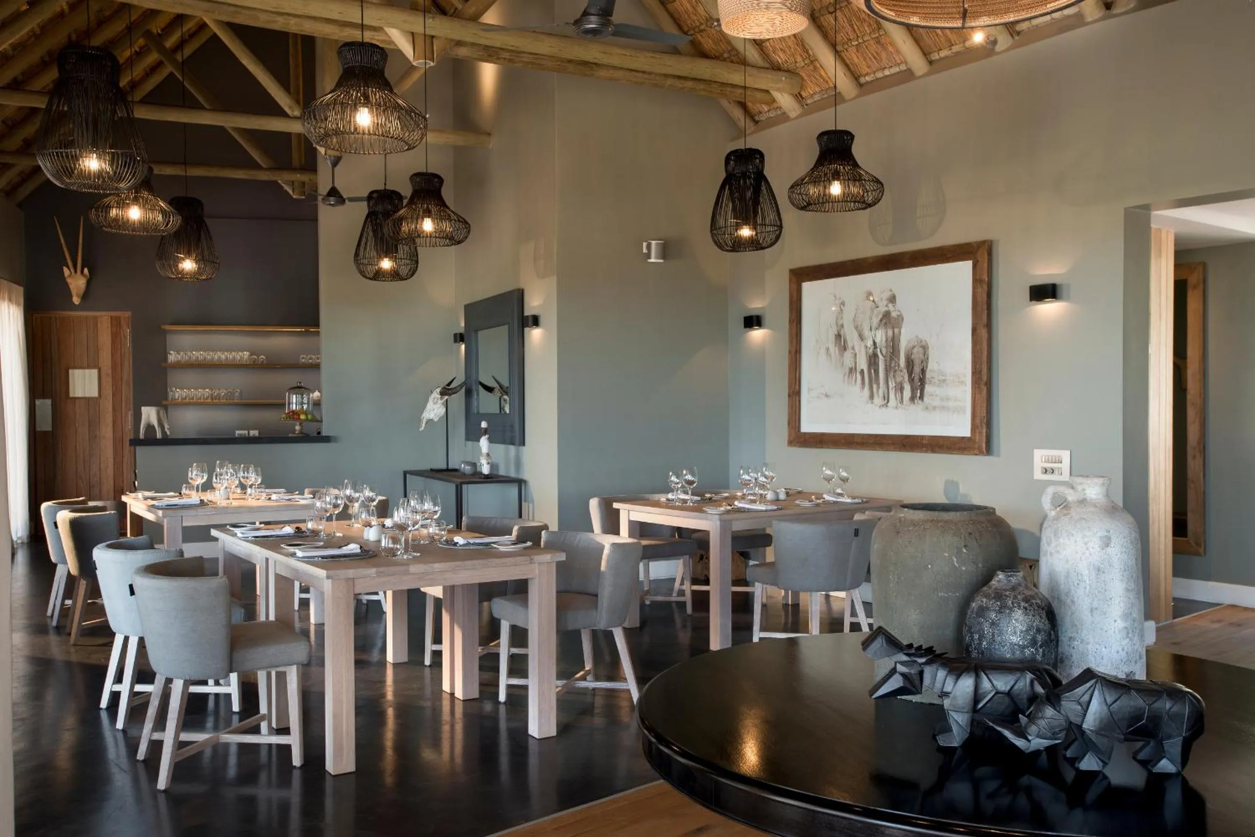 Restaurant/places to eat in MHONDORO SAFARI LODGE & VILLA