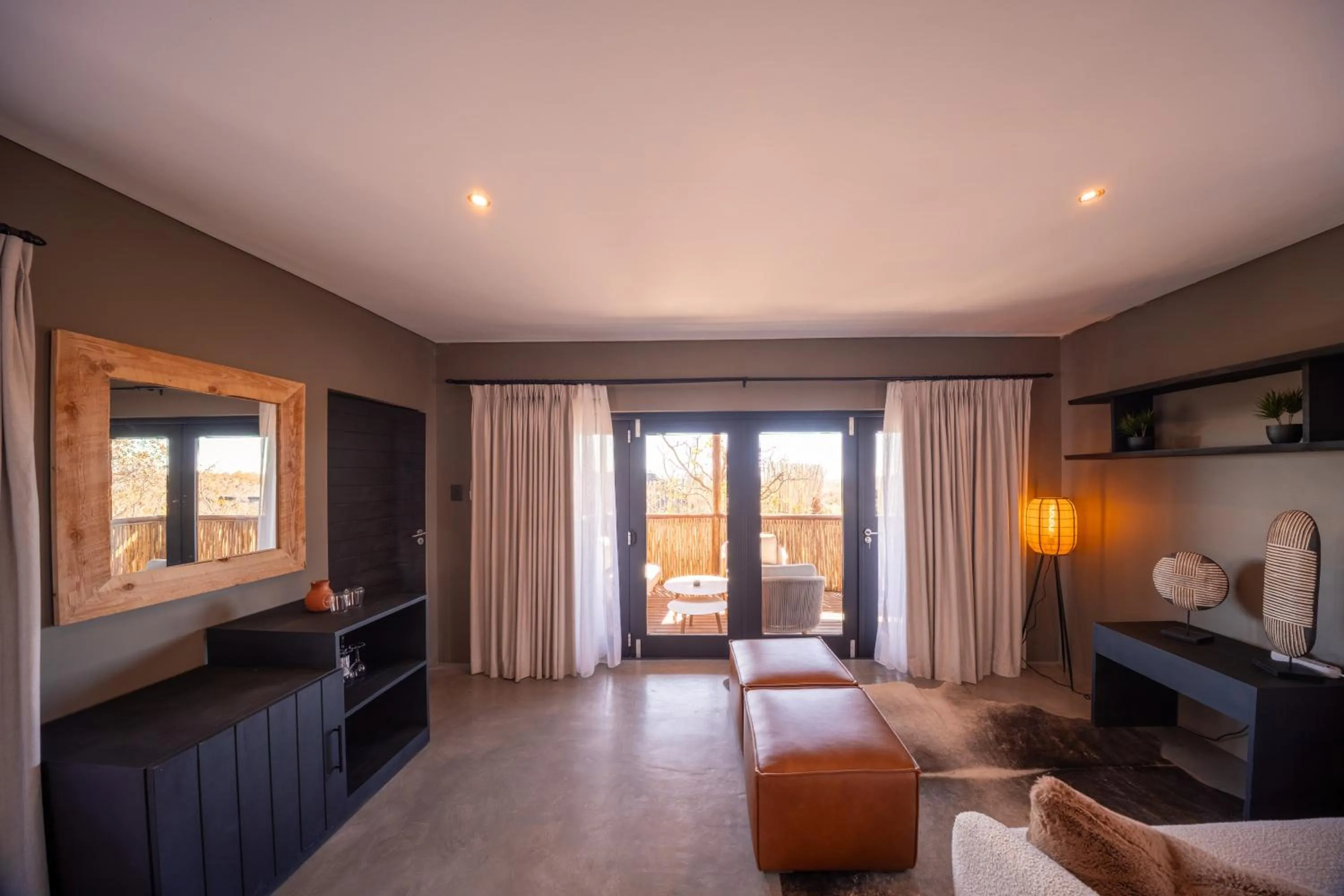 Living room, Bed in MHONDORO SAFARI LODGE & VILLA