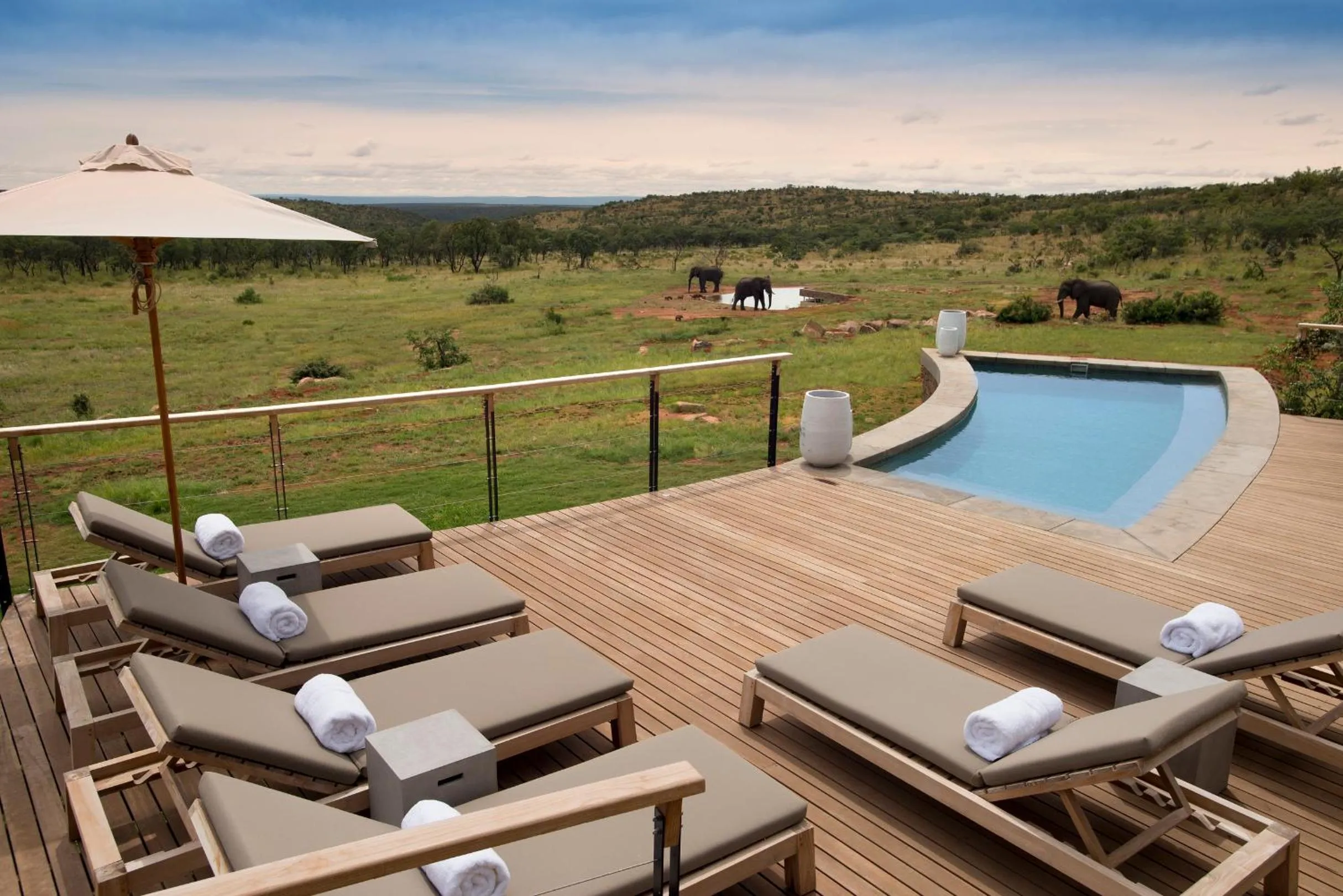 Day in MHONDORO SAFARI LODGE & VILLA