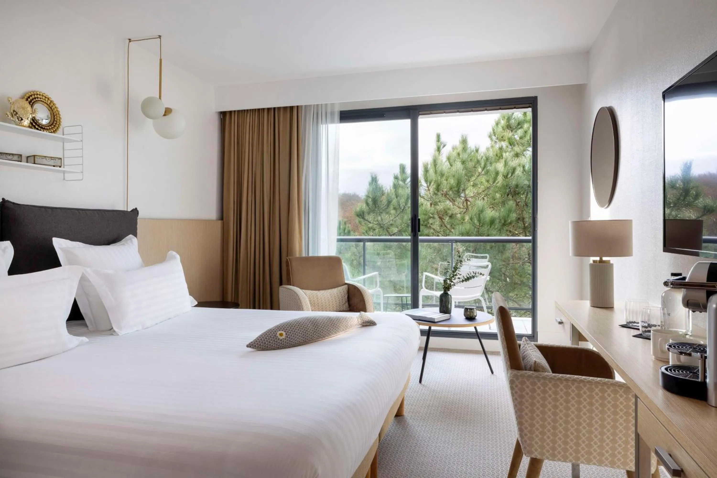 Photo of the whole room, Bed in Best Western Plus Hotel les Rives du Ter