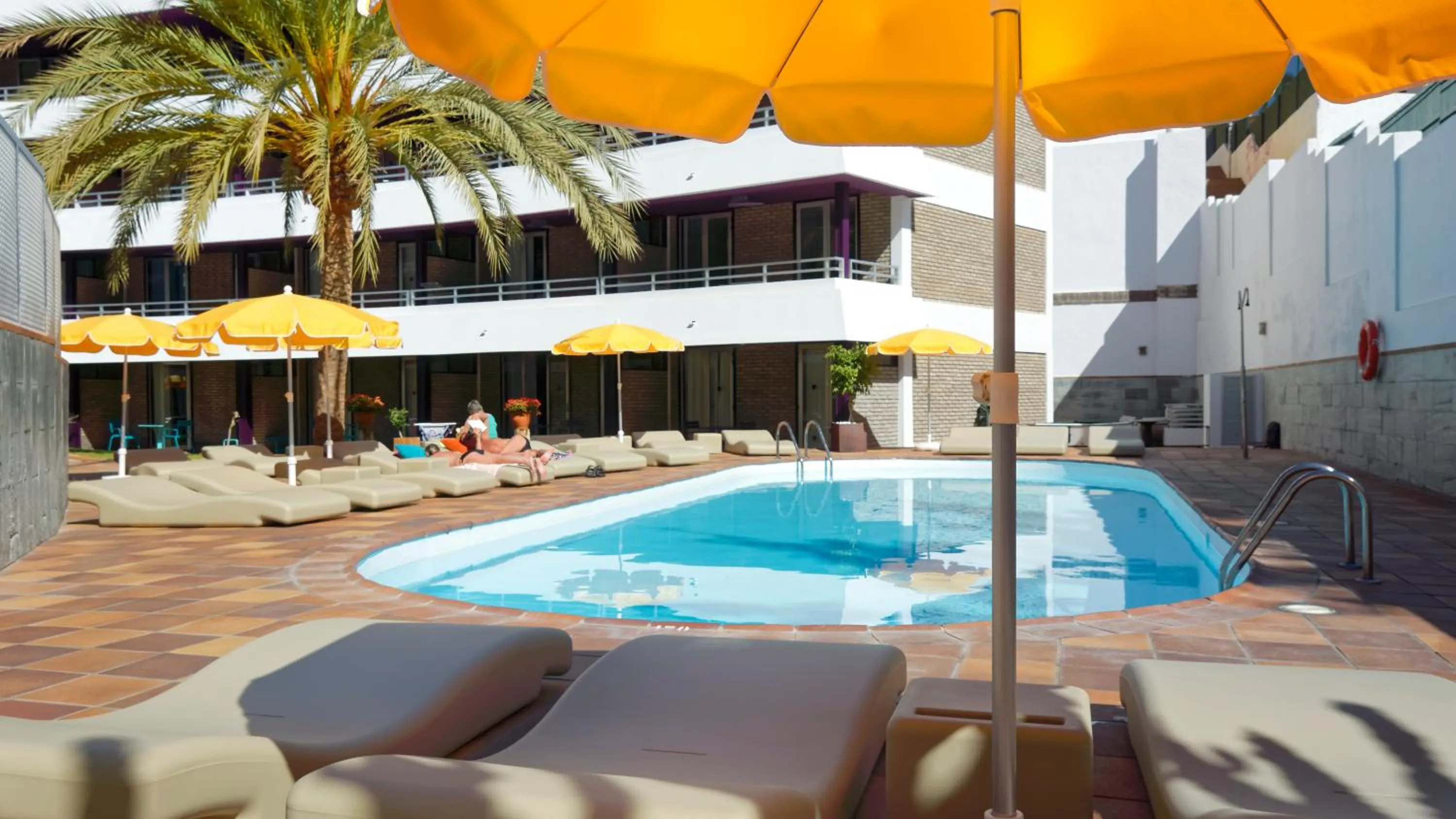 Swimming pool in Jacarandas Beach