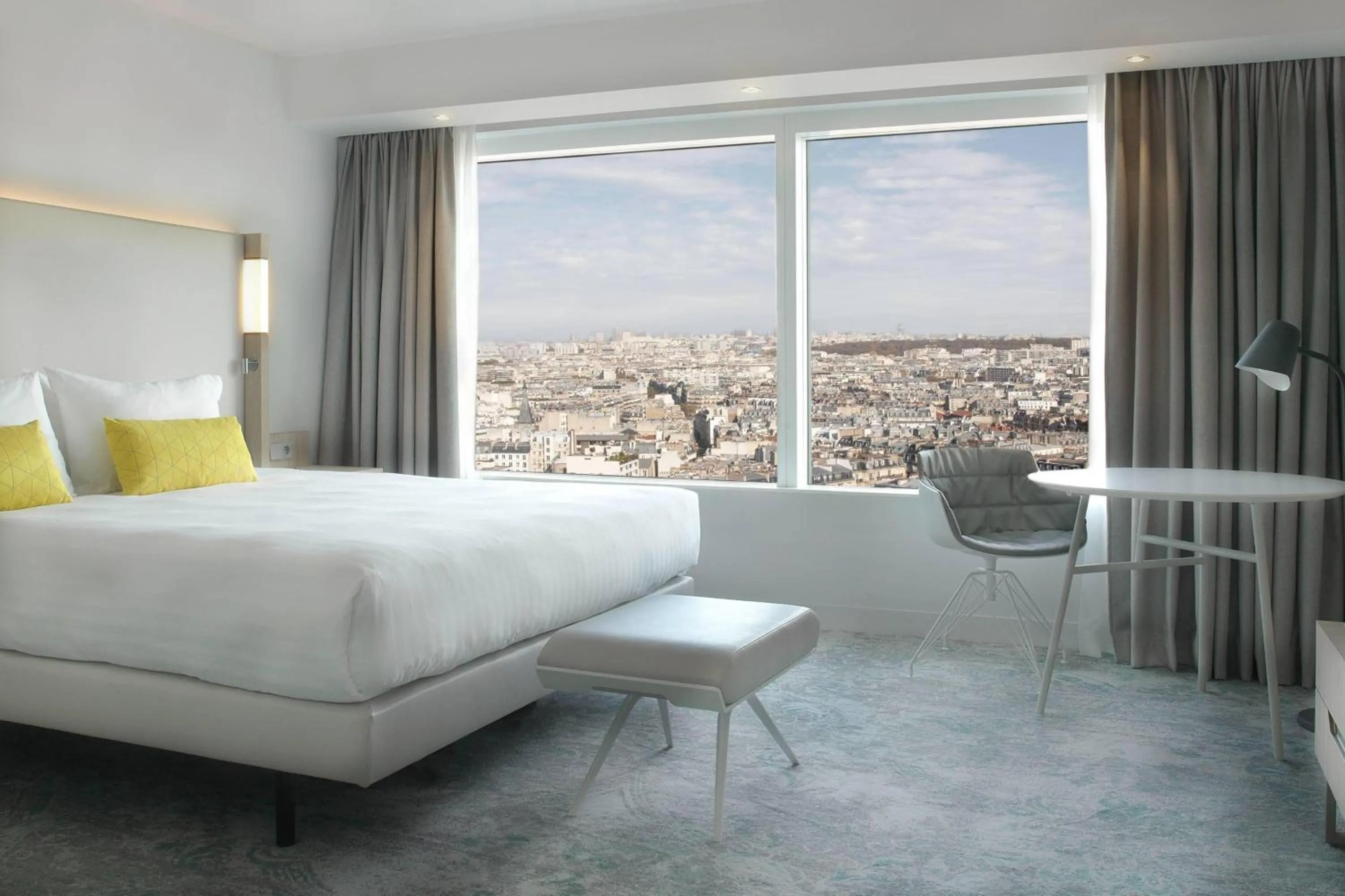 Photo of the whole room, Bed in Courtyard by Marriott Paris Gare de Lyon