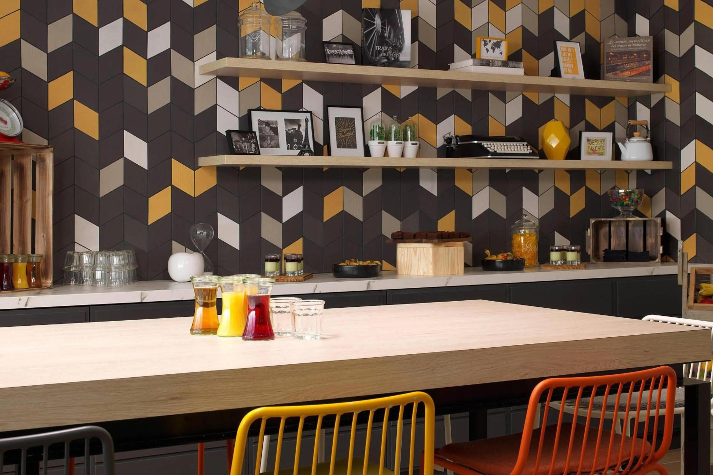 Lounge or bar in Courtyard by Marriott Paris Gare de Lyon