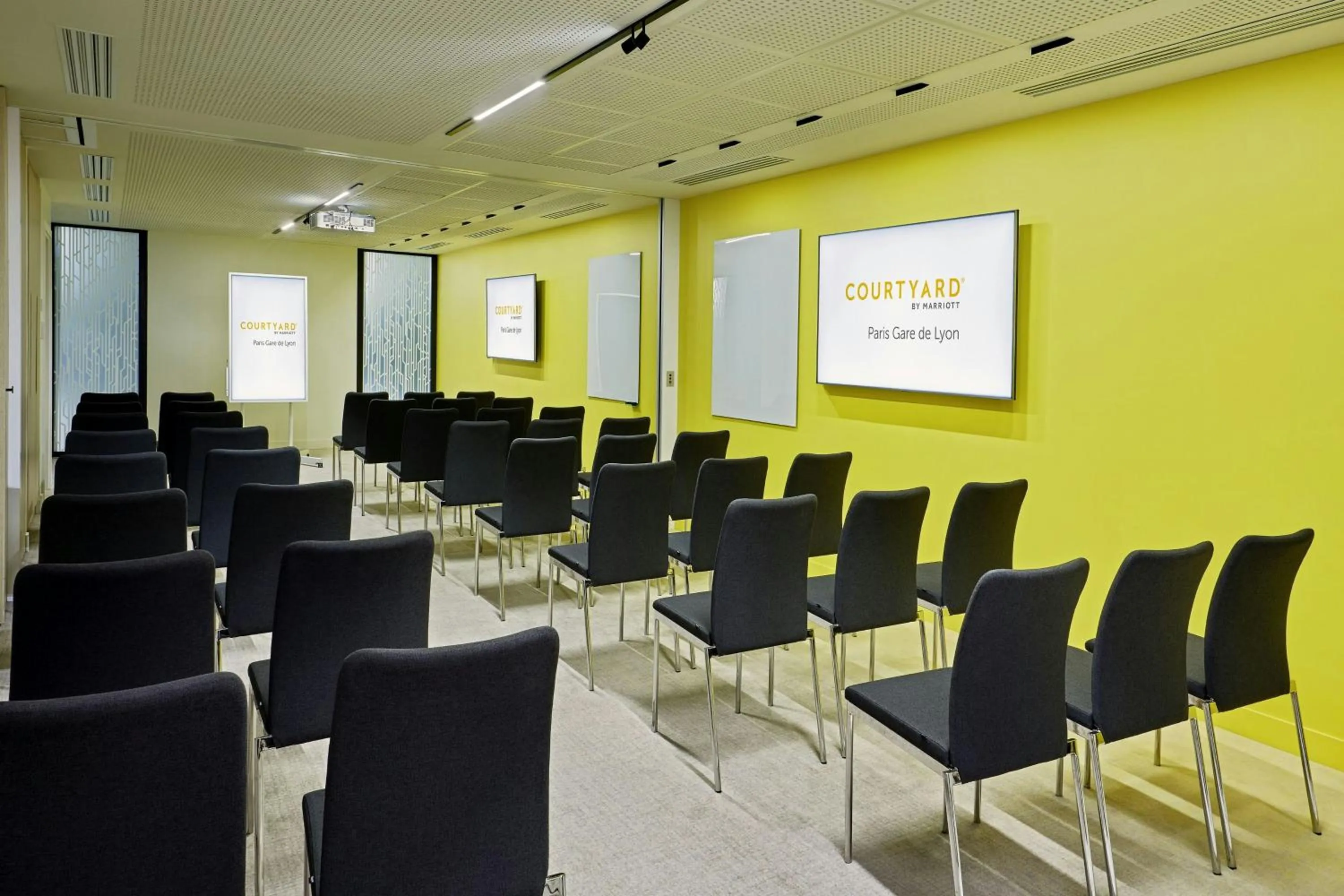 Meeting/conference room in Courtyard by Marriott Paris Gare de Lyon