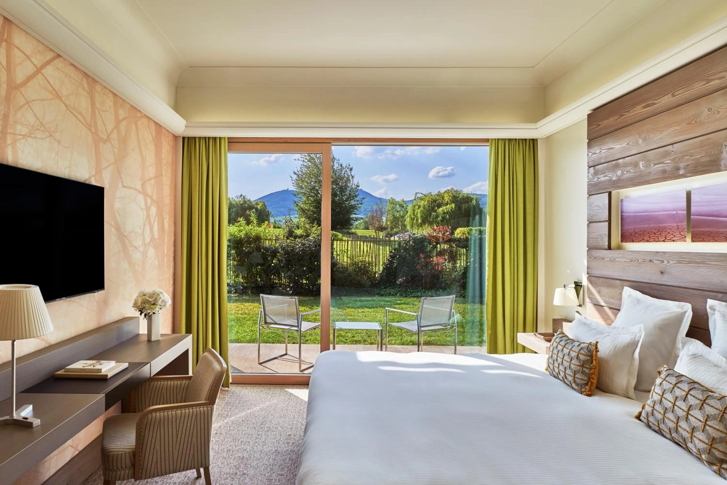 Bed in Hôtel Barrière Ribeauvillé