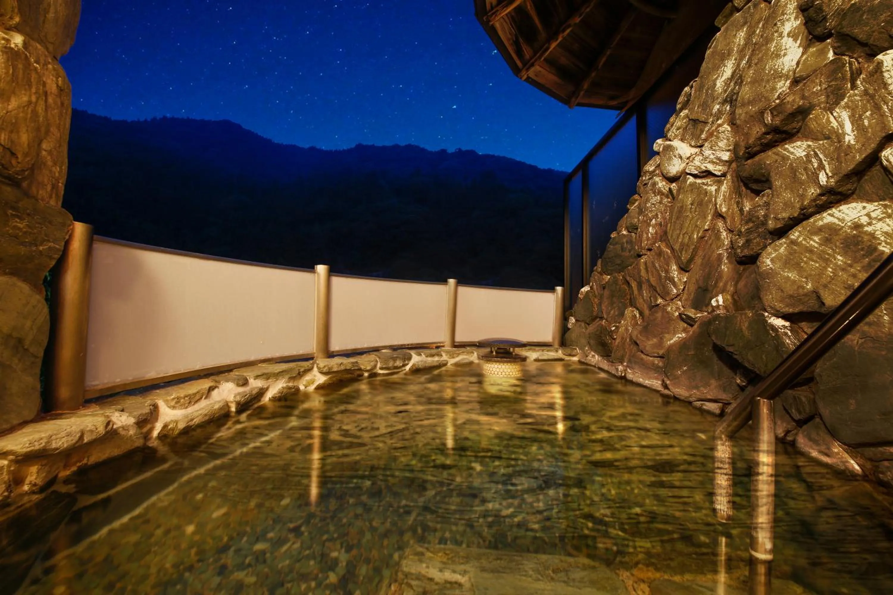 Hot Spring Bath in Blue Villa Anabuki