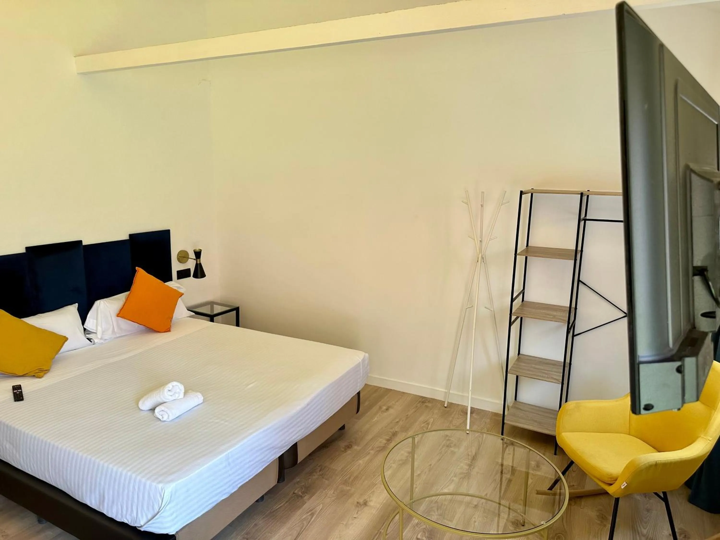 Bedroom, Bed in Malaga City Suites