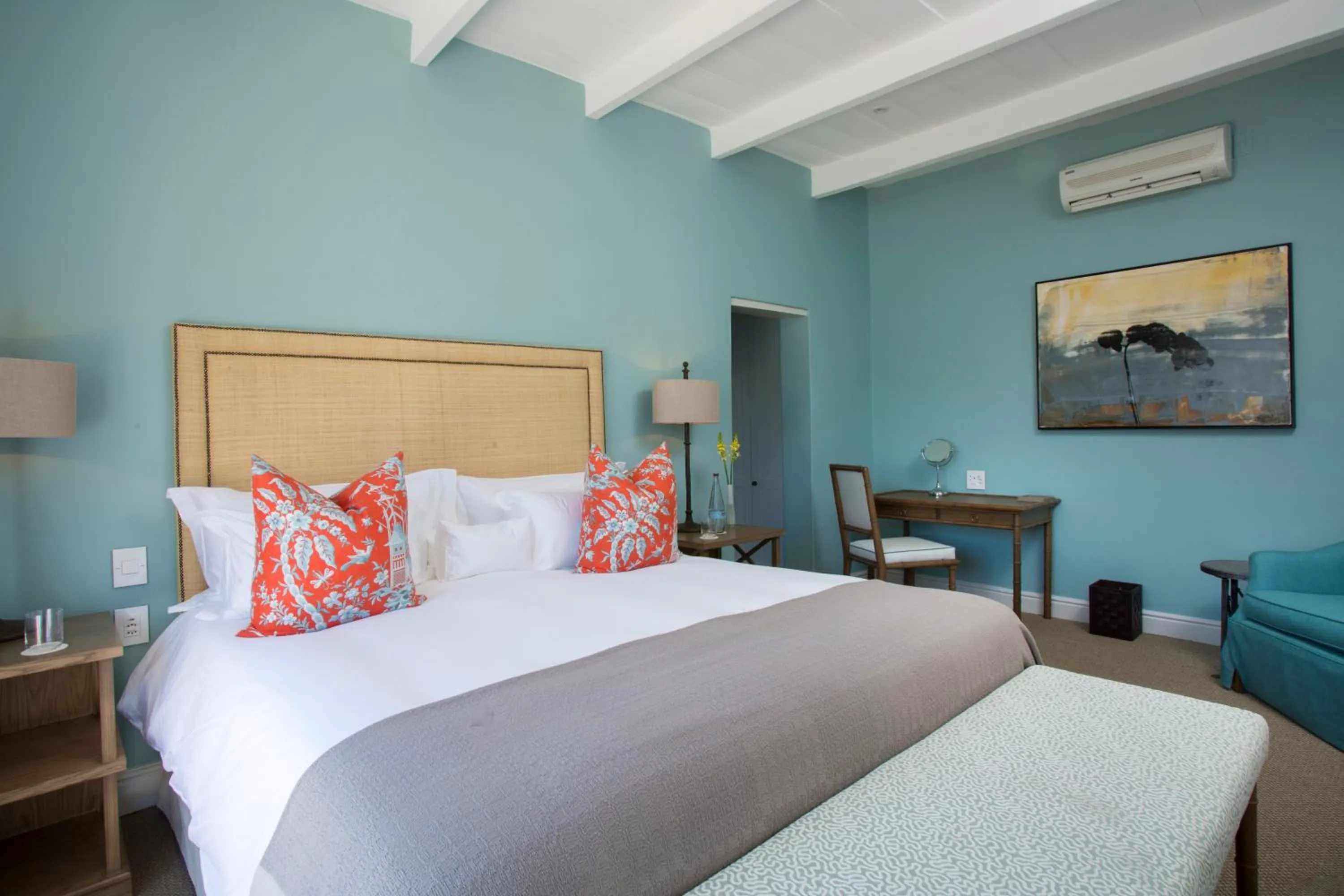 Photo of the whole room, Bed in Le Quartier Francais